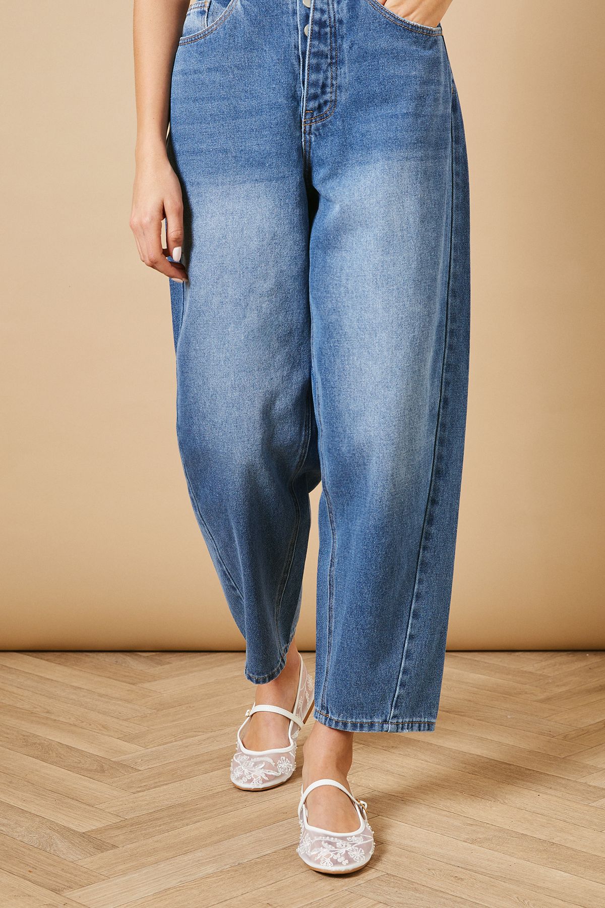 Oasis Perth Faux Leather And Mesh Embroidered Mary Jane Ballet Pumps White image 2