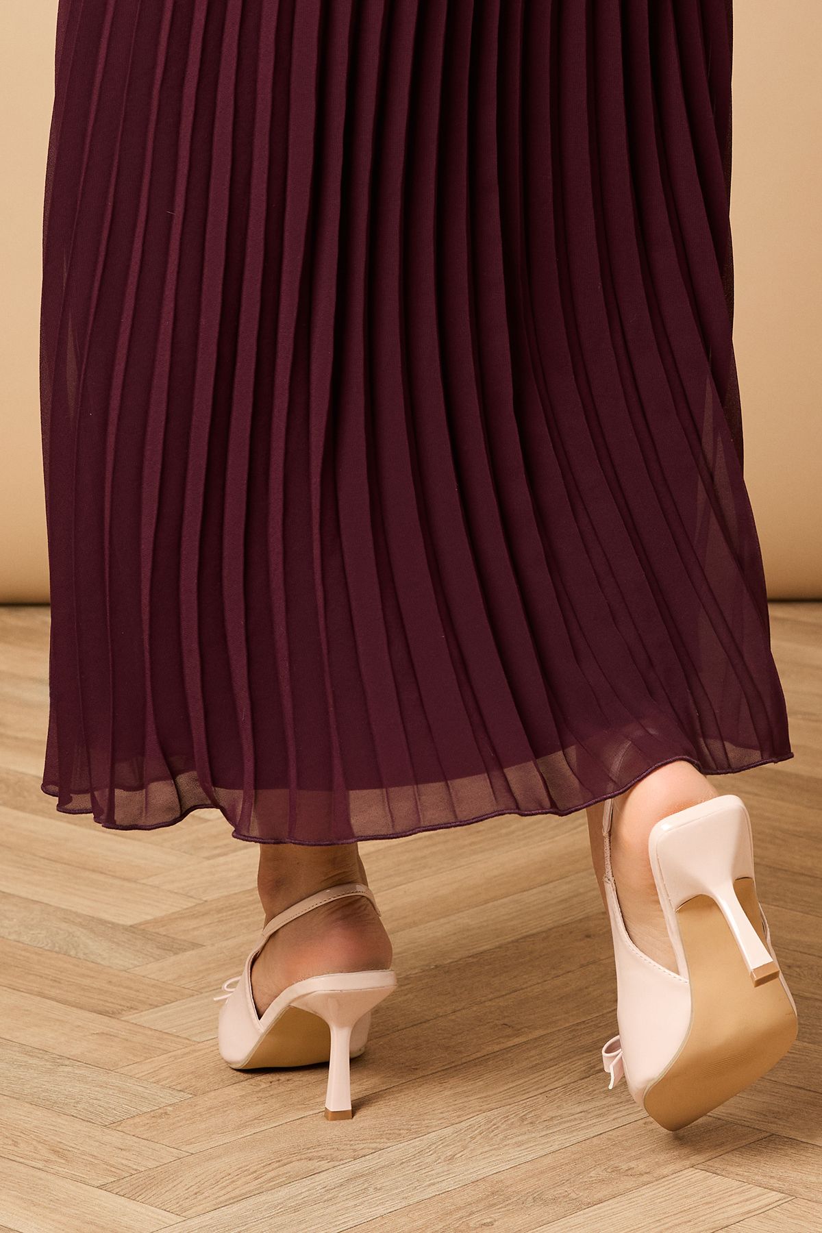 Oasis Manuela Faux Patent Bow Detail High Stiletto Heel Court Shoes Beige image 4