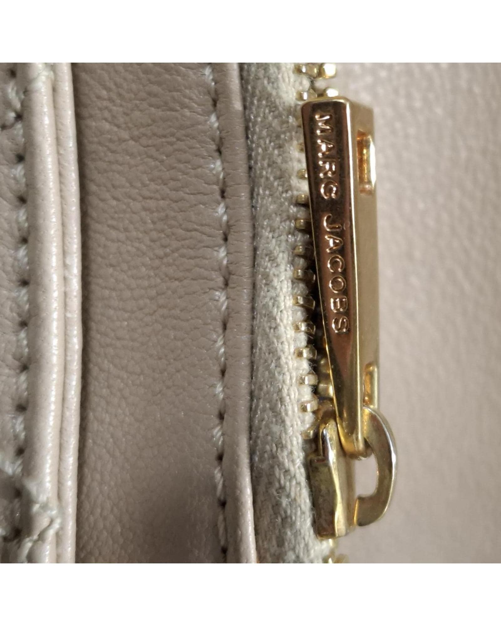 Marc Jacobs Preloved Quilted Leather Crossbody Bag Wo - Beige Handbags image 9