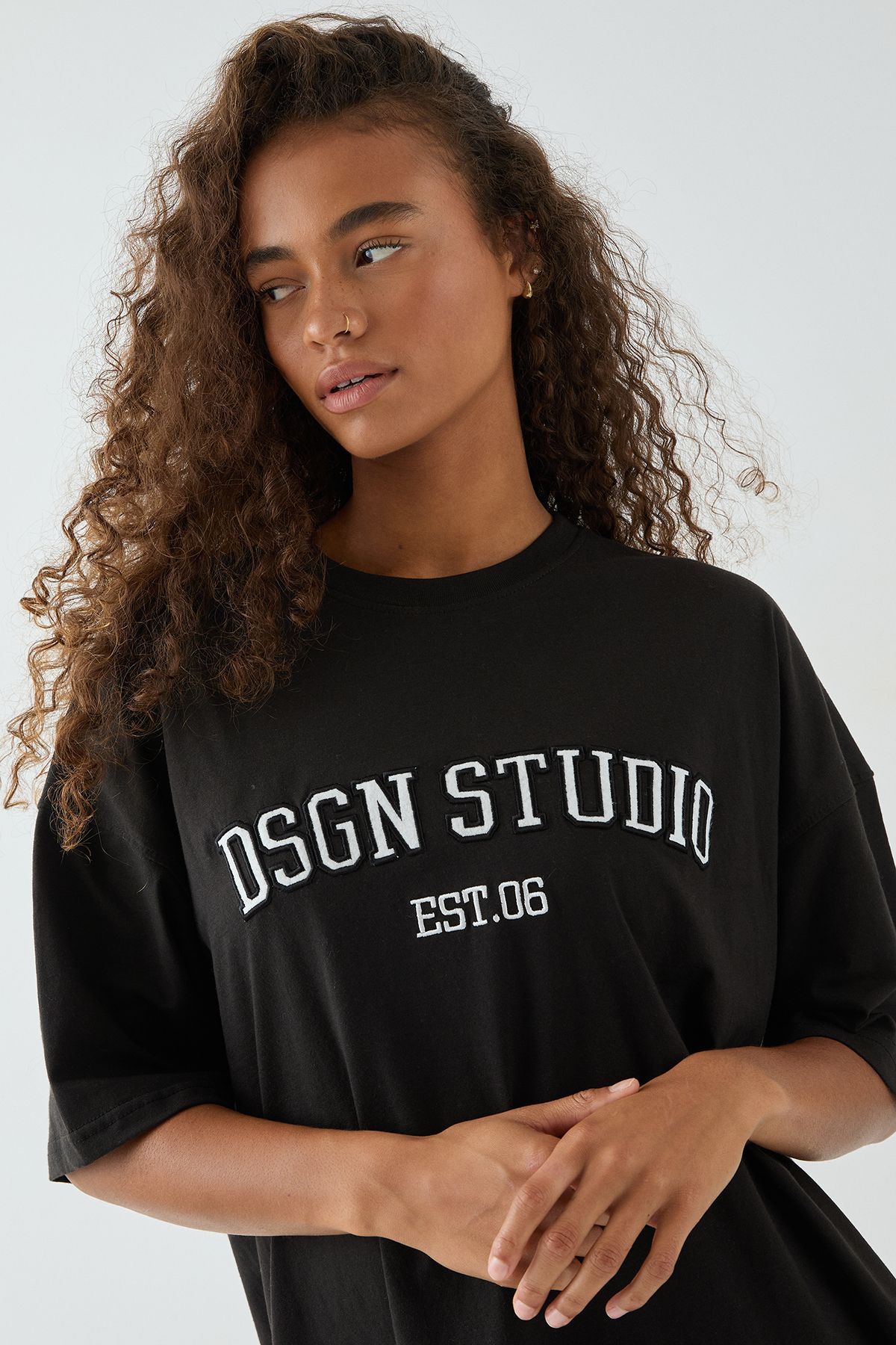 DSGN Studio DSGN Studio Applique Oversized T-shirt Black image 5