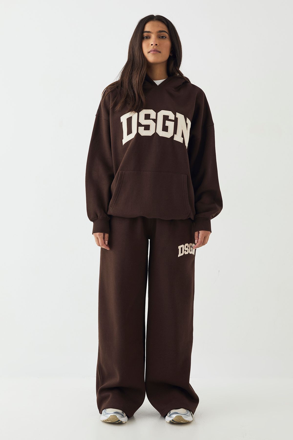 DSGN Studio DSGN Studio Cord Applique Straight Leg Jogger Dark Chocolate image 5