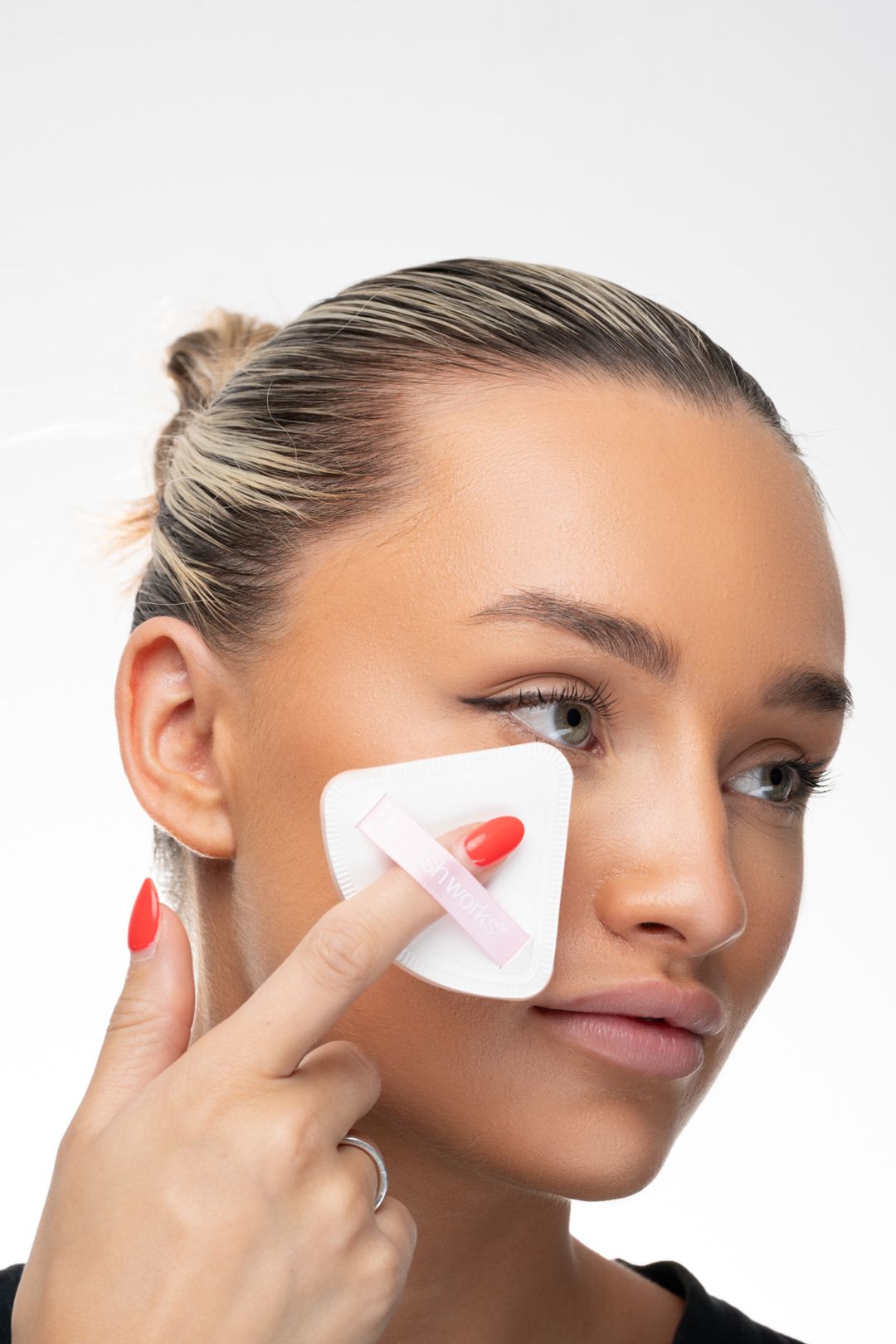 Brushworks Triangular Pillow Puff Duo Pink image 5