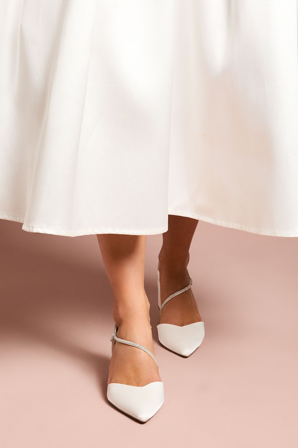 Coast Wide Fit Deyla Bridal Satin Diamante Asymmetric Strap High Block Heel Court Shoes White image 3
