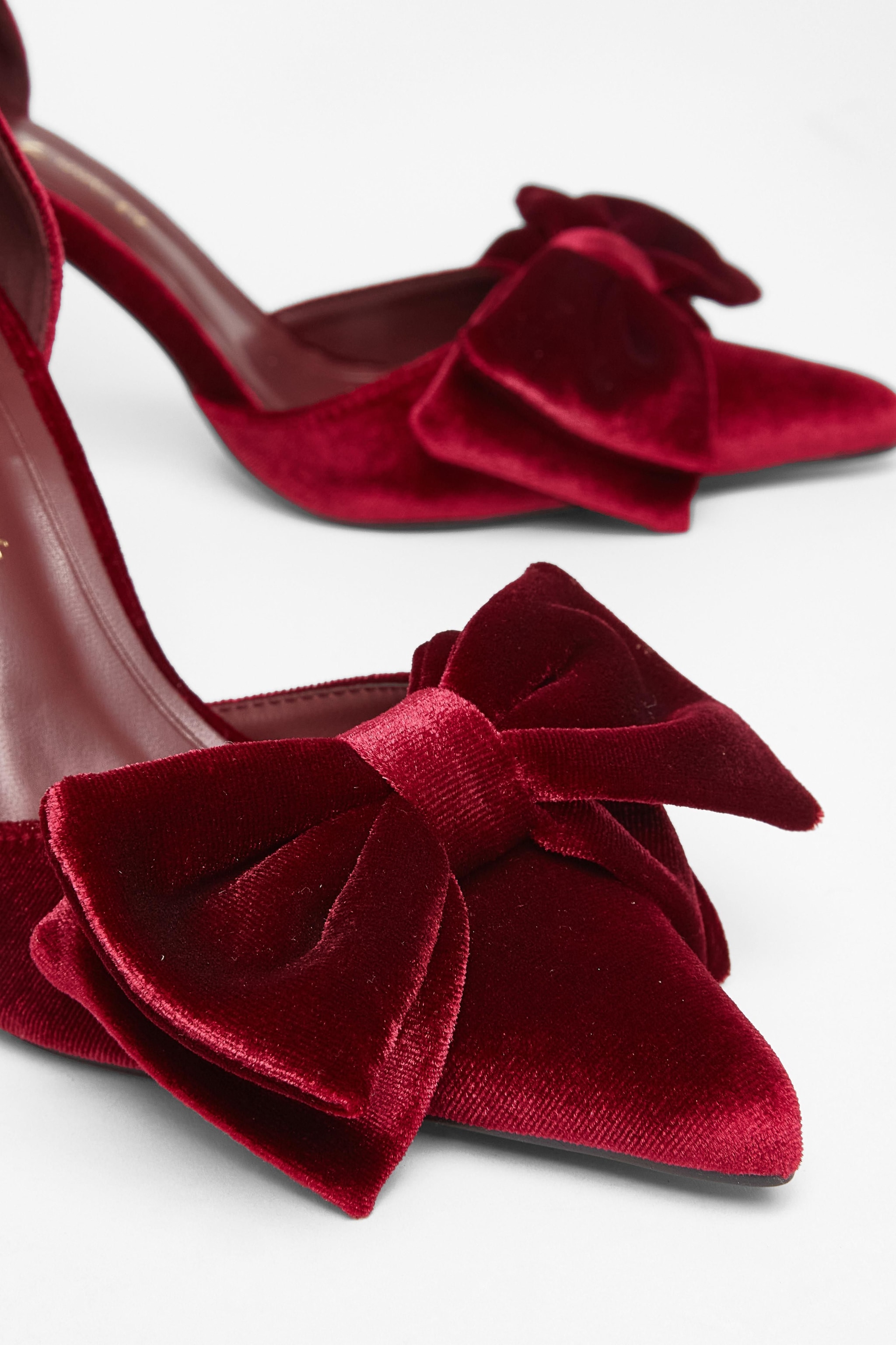 Quiz Burgundy Wide Fit Velvet Bow Court Heels image 4
