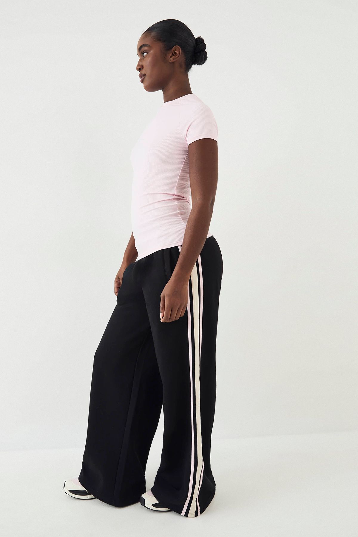 DSGN Studio DSGN Studio Ultra Sculpt Rib Short Sleeve Top Marshmallow Pink image 3