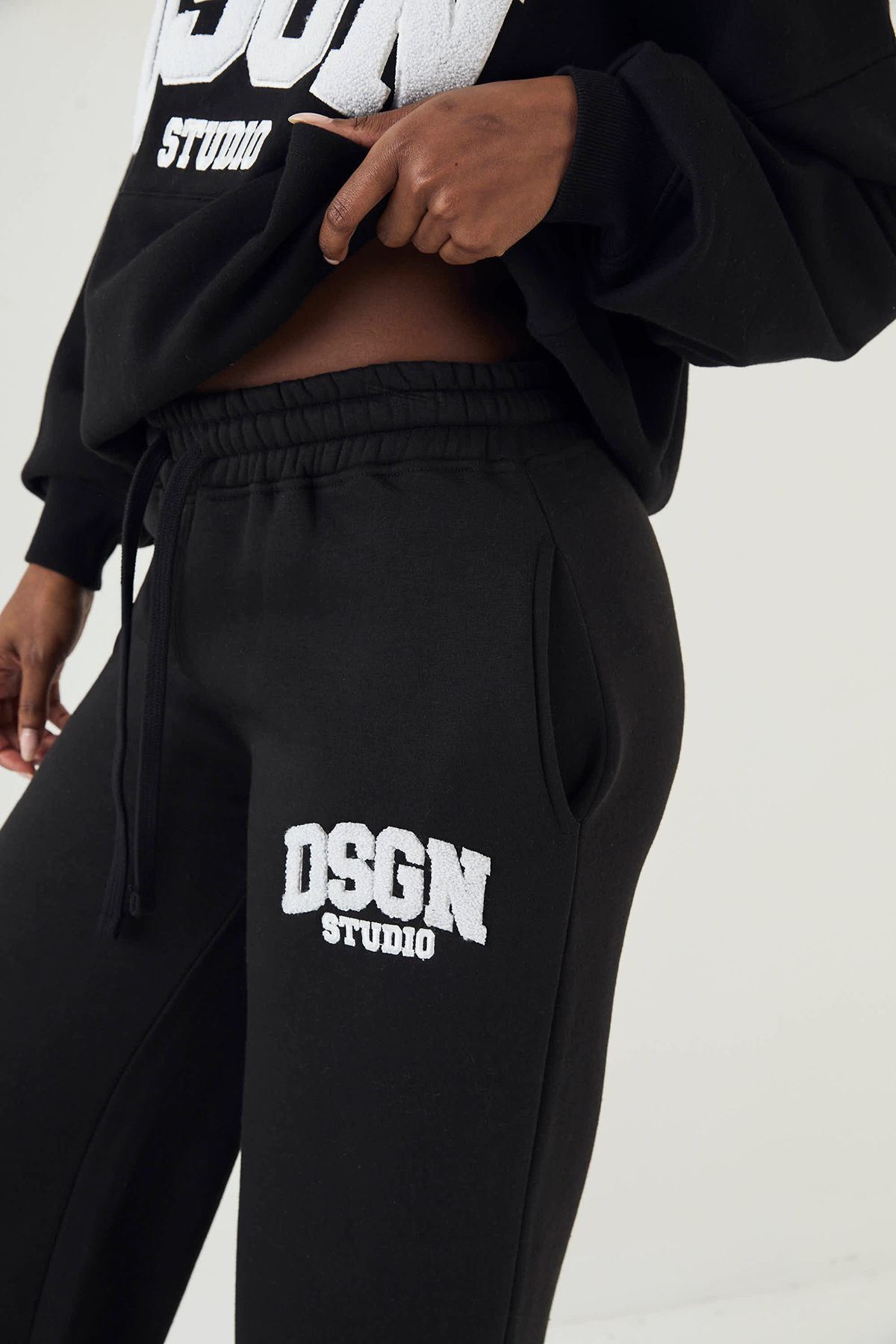 DSGN Studio DSGN Studio Towelling Applique Straight Leg Jogger Black image 4