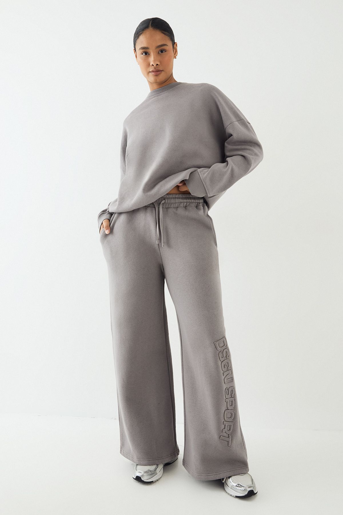 DSGN Studio DSGN Studio Self Fabric Applique Oversized Sweatshirt Charcoal image 3