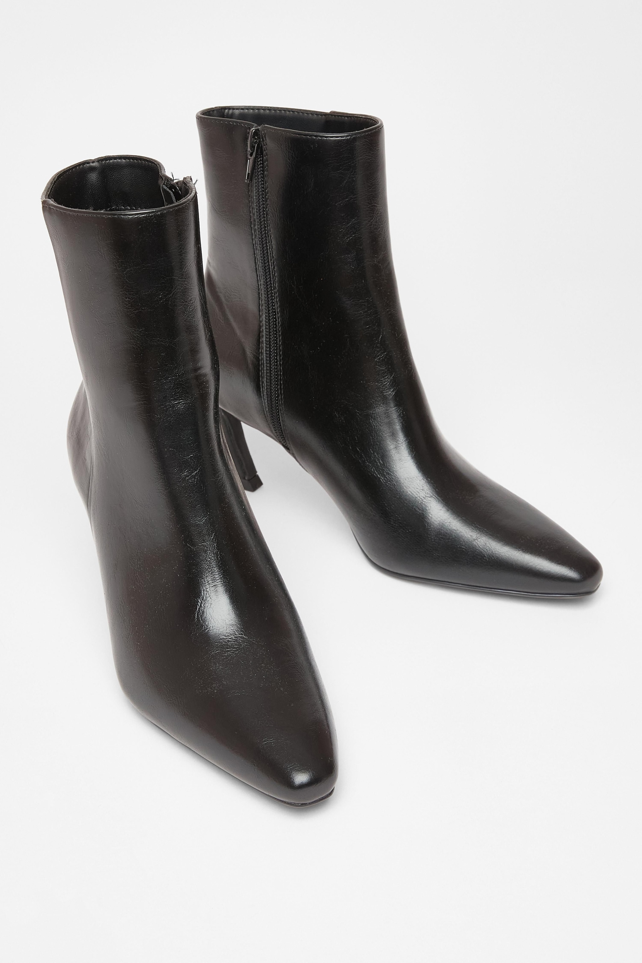 Quiz Black Flared Heel Ankle Boots image 2