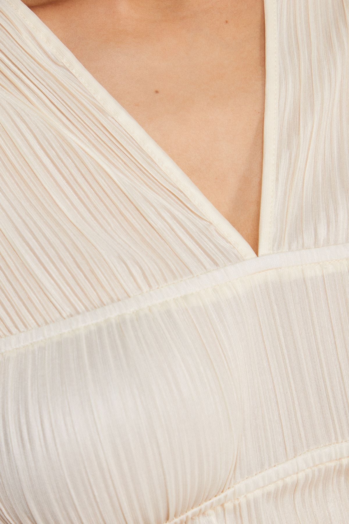 Warehouse Plisse Seam Detail Asymmetric Hem Top Cream image 5