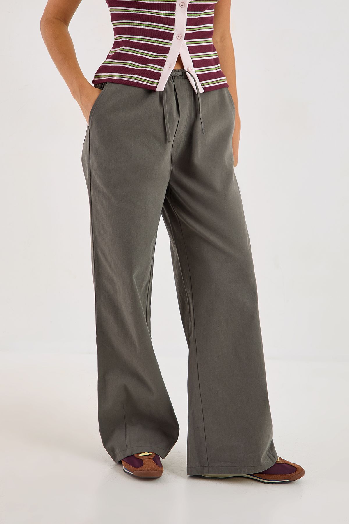 NastyGal Wide Leg Cargo Pants Khaki image 2