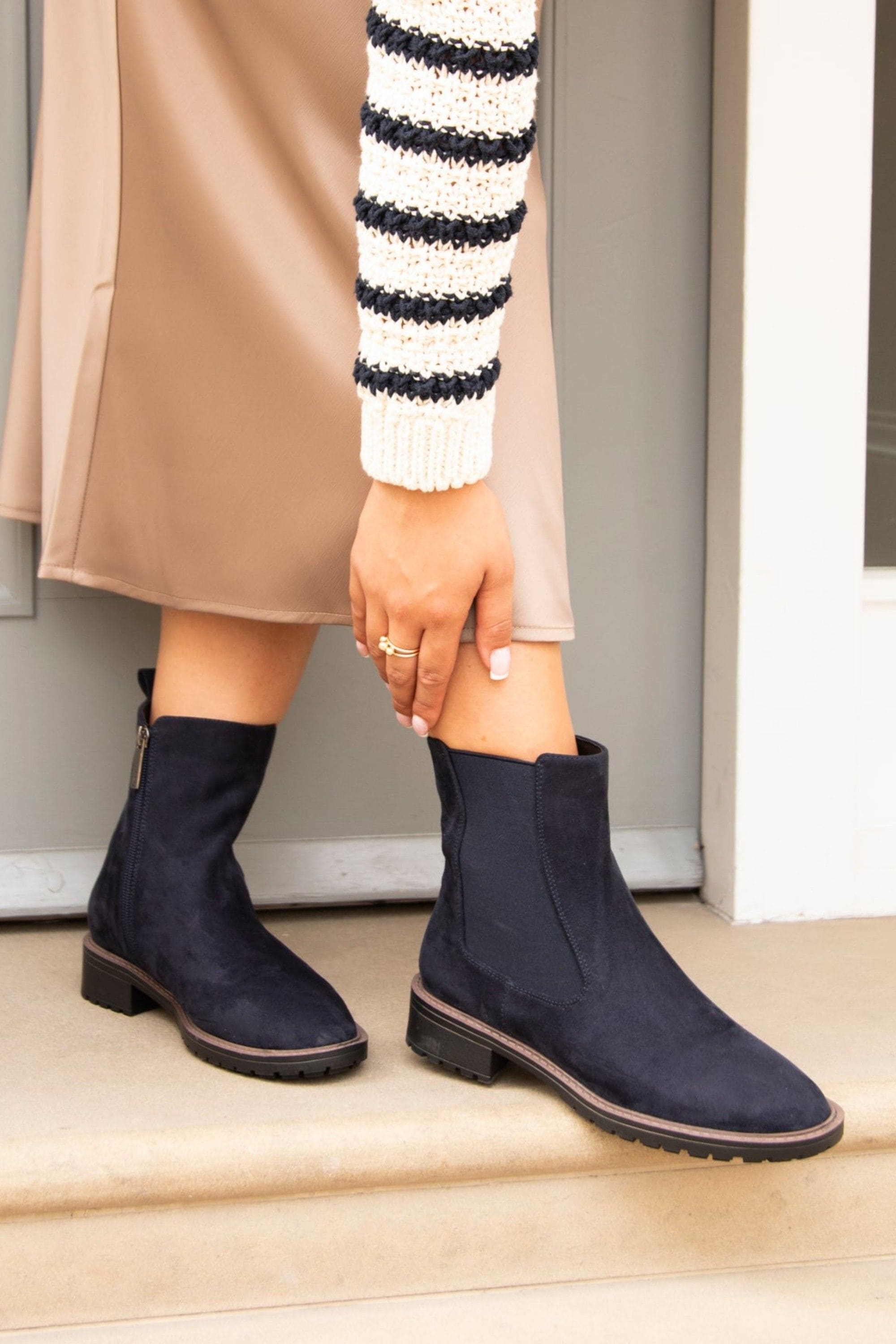 Linzi Dalston Navy Faux Suede Classic Chelsea Boot image 6