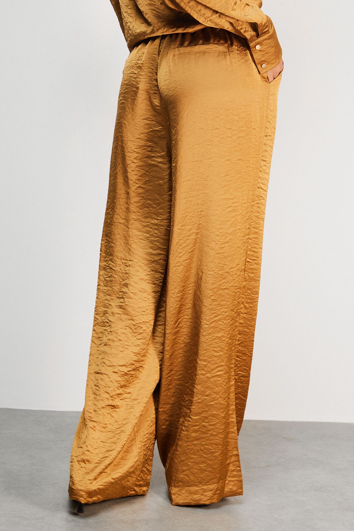 Warehouse Hammered Satin Mid Rise Drawstring Trouser Gold image 3