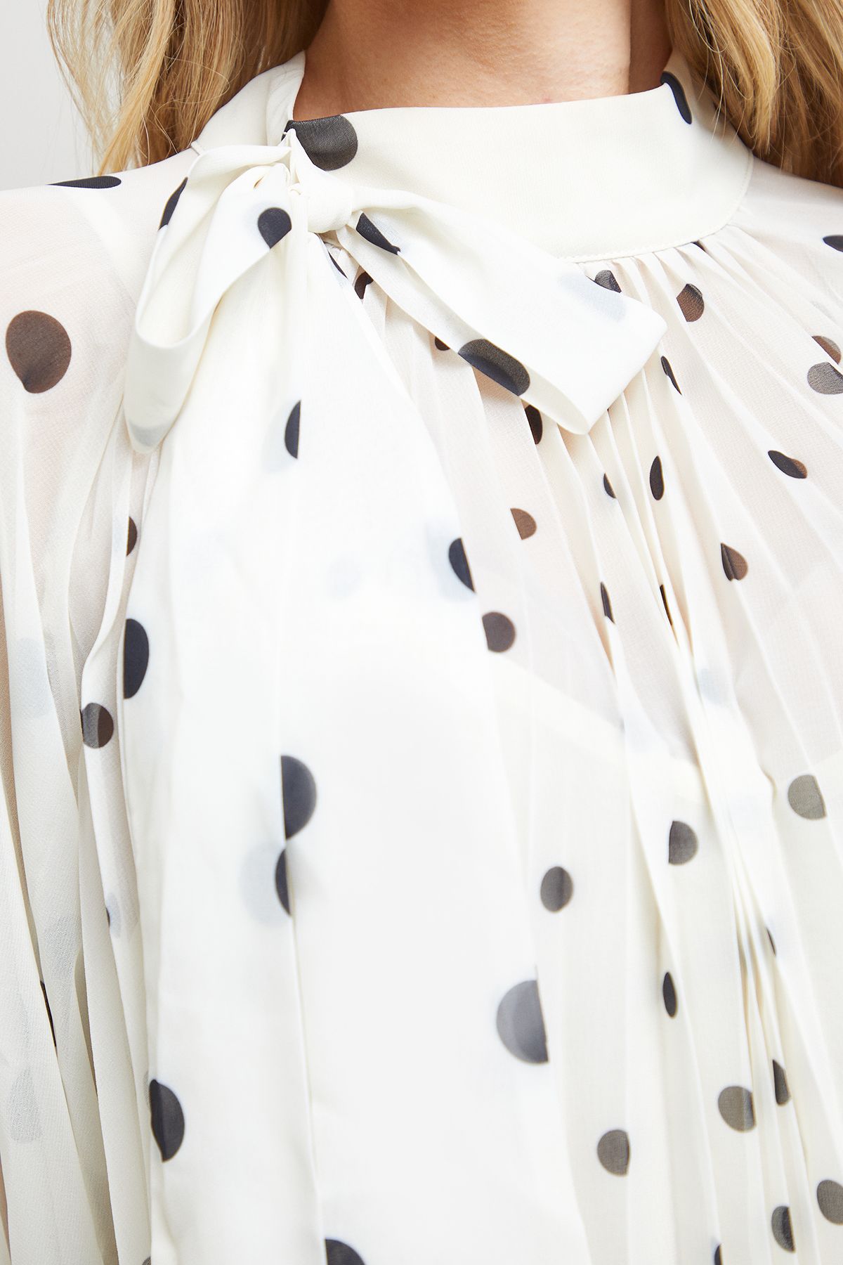 Oasis Printed Pleated Tie Neck Balloon Sleeve Mini Smock Dress Ivory image 5