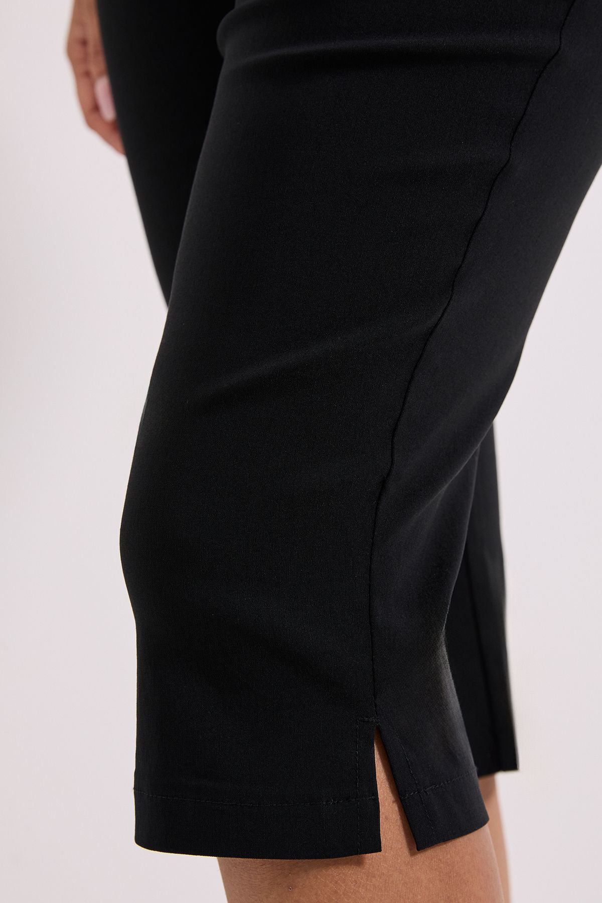 Dorothy Perkins Petite Bengaline Capri Trousers Black image 2