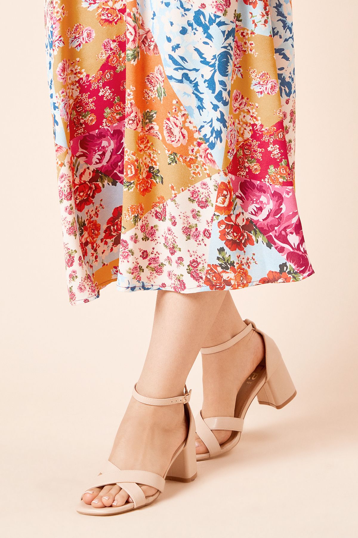 Dorothy Perkins Wide Fit Simona Faux Leather Cross Strap Medium Block Heel Sandals Beige image 3