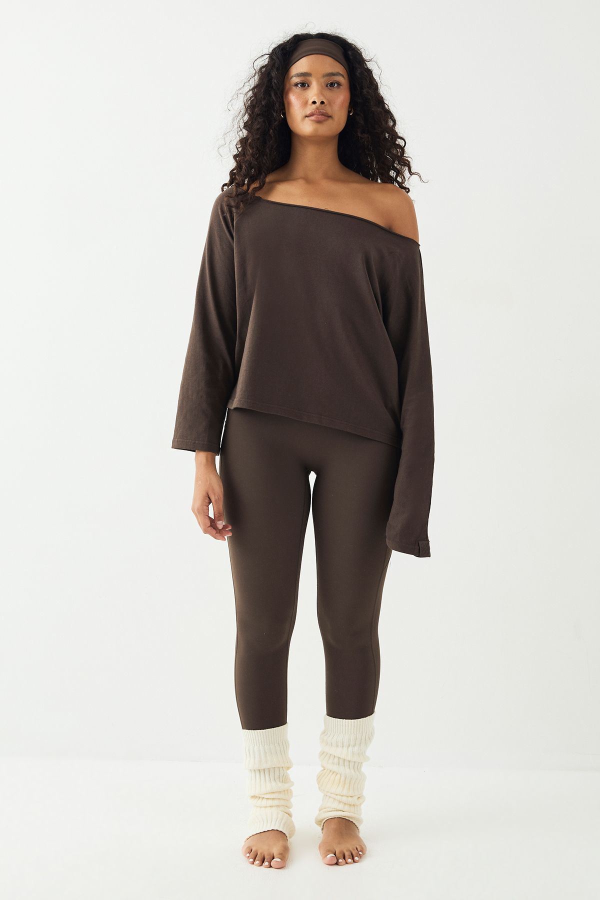 DSGN Studio DSGN Studio Off The Shoulder Long Sleeve T-shirt Espresso image 5