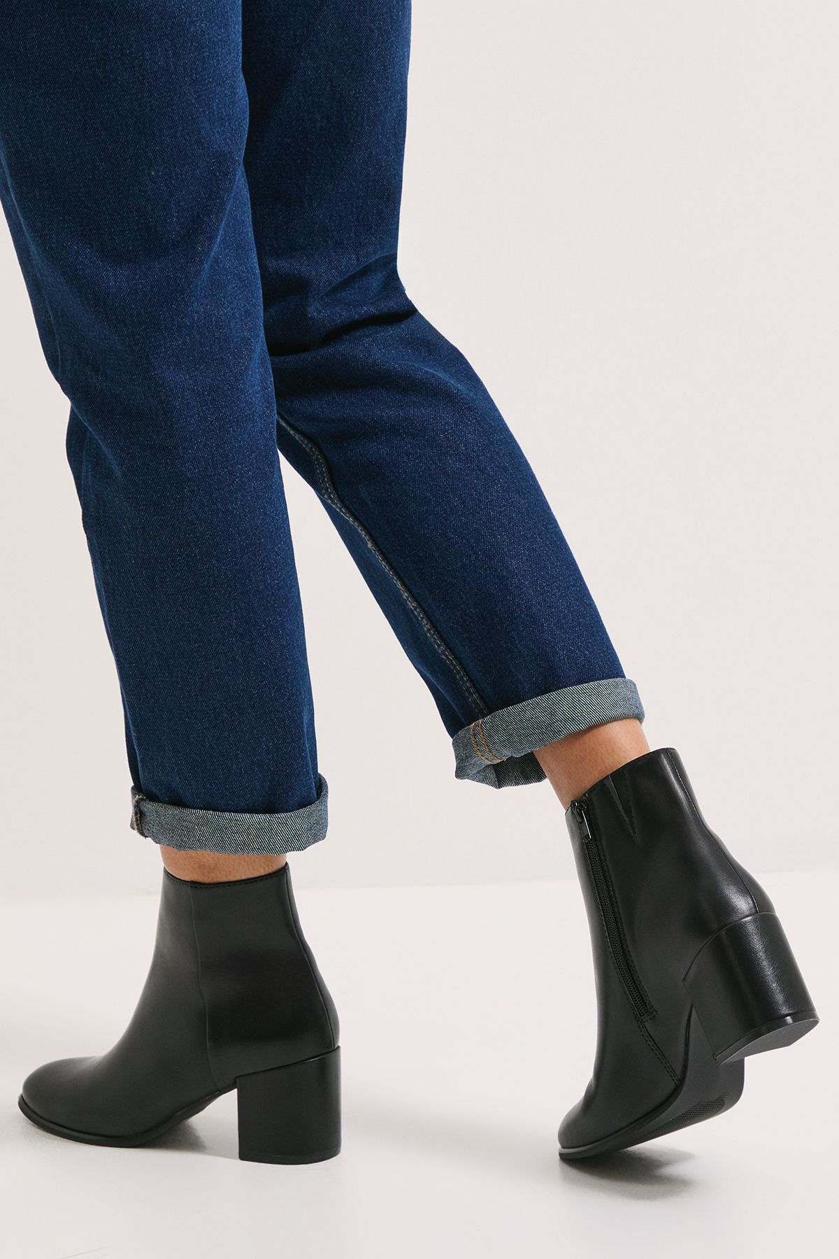 Dorothy Perkins Wide Fit Morgan Round Toe Medium Block Heel Ankle Boots Black image 3