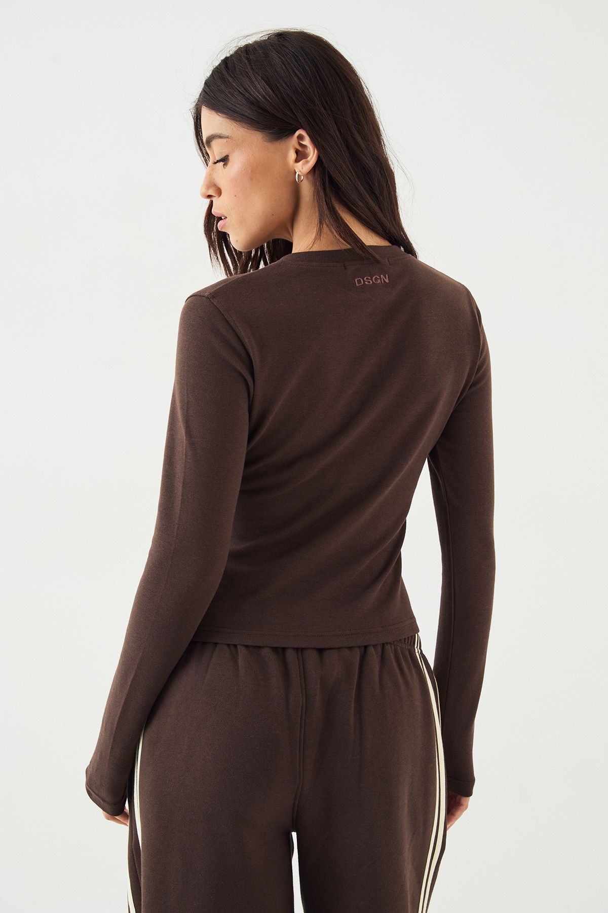 DSGN Studio DSGN Studio Button Through Crew Neck Long Sleeve Top Dark Chocolate image 2