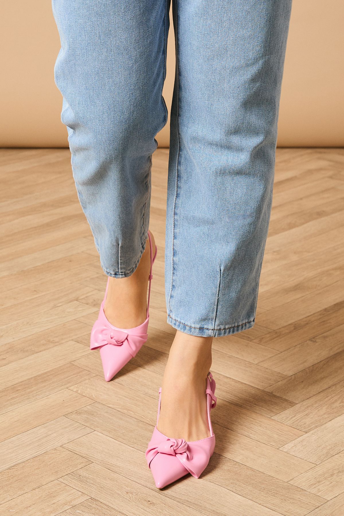 Oasis Dilly Faux Leather Bow Detail Slingback Kitten Heel Court Shoes Pink image 3