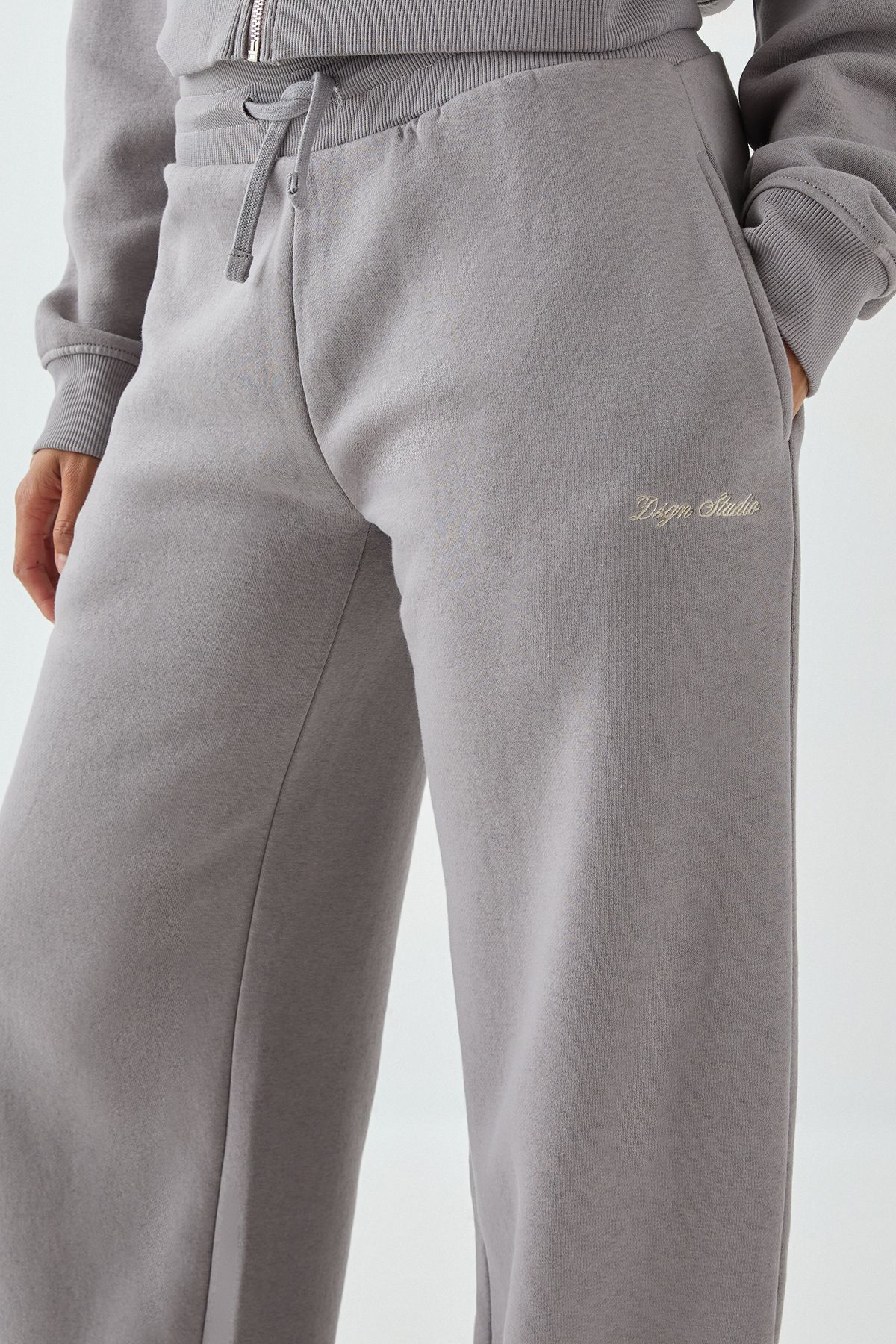 DSGN Studio DSGN Studio Deep Hem Boxy Crop Zip Through Hooded Tracksuit Charcoal image 3