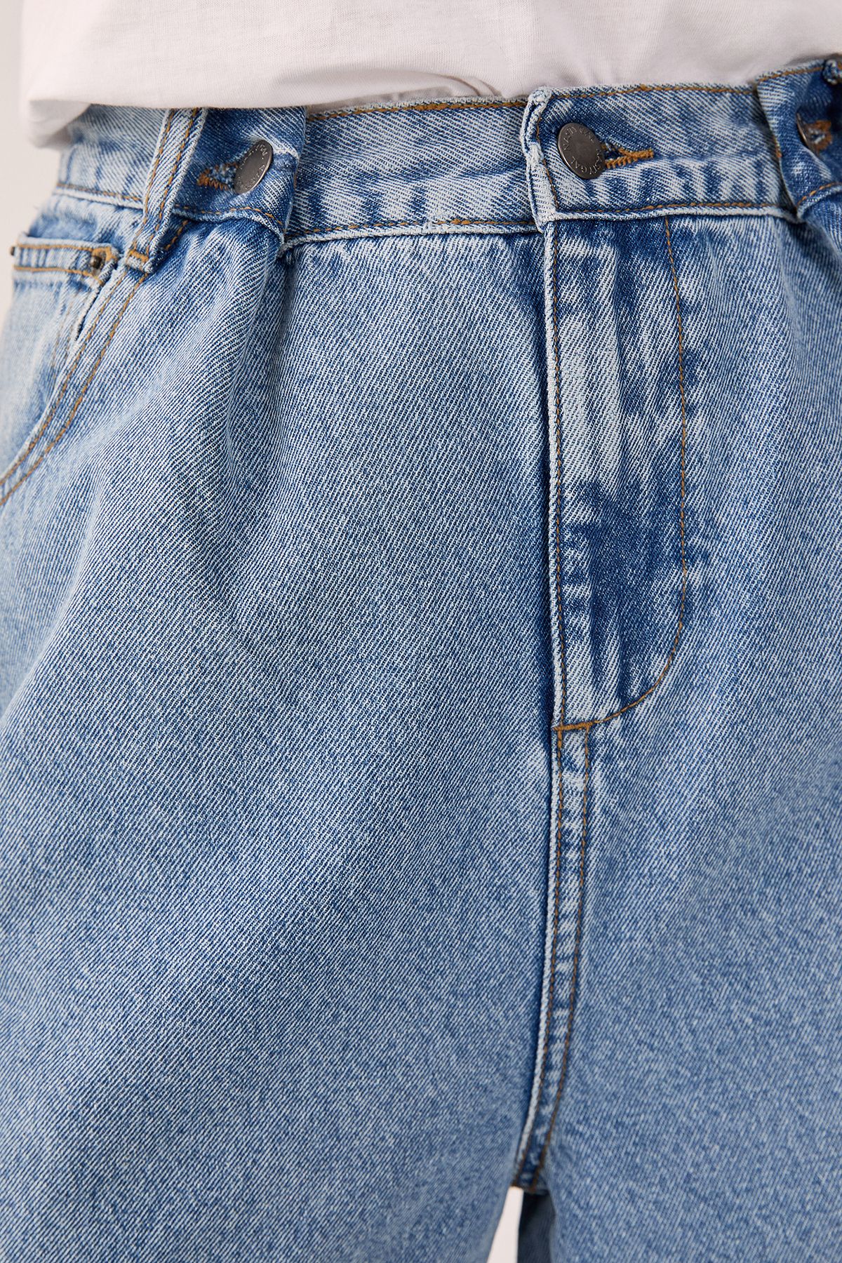 NastyGal Double Fastening Slouch Denim Jeans Vintage Blue image 4