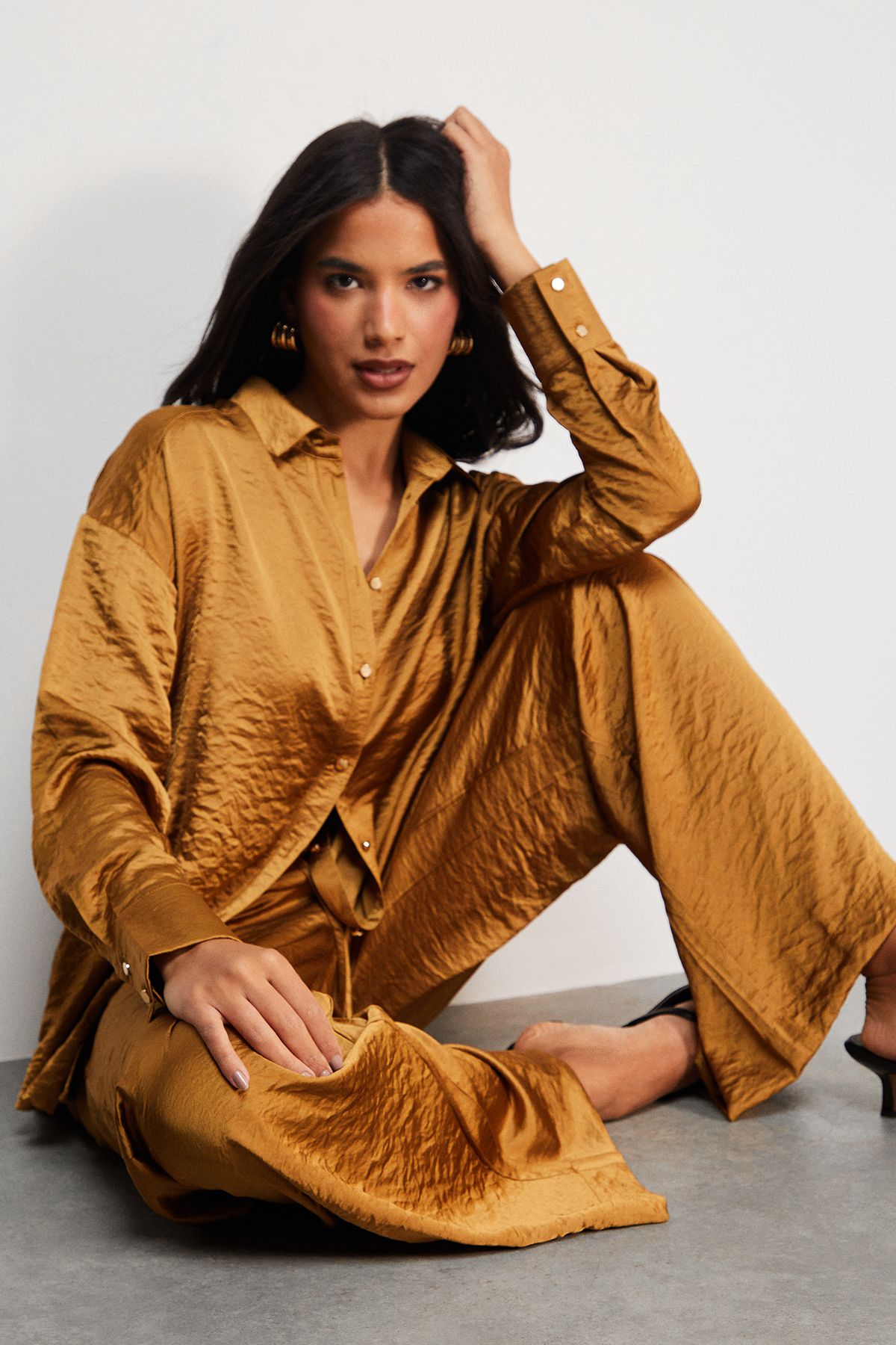 Warehouse Hammered Satin Mid Rise Drawstring Trouser Gold image 4