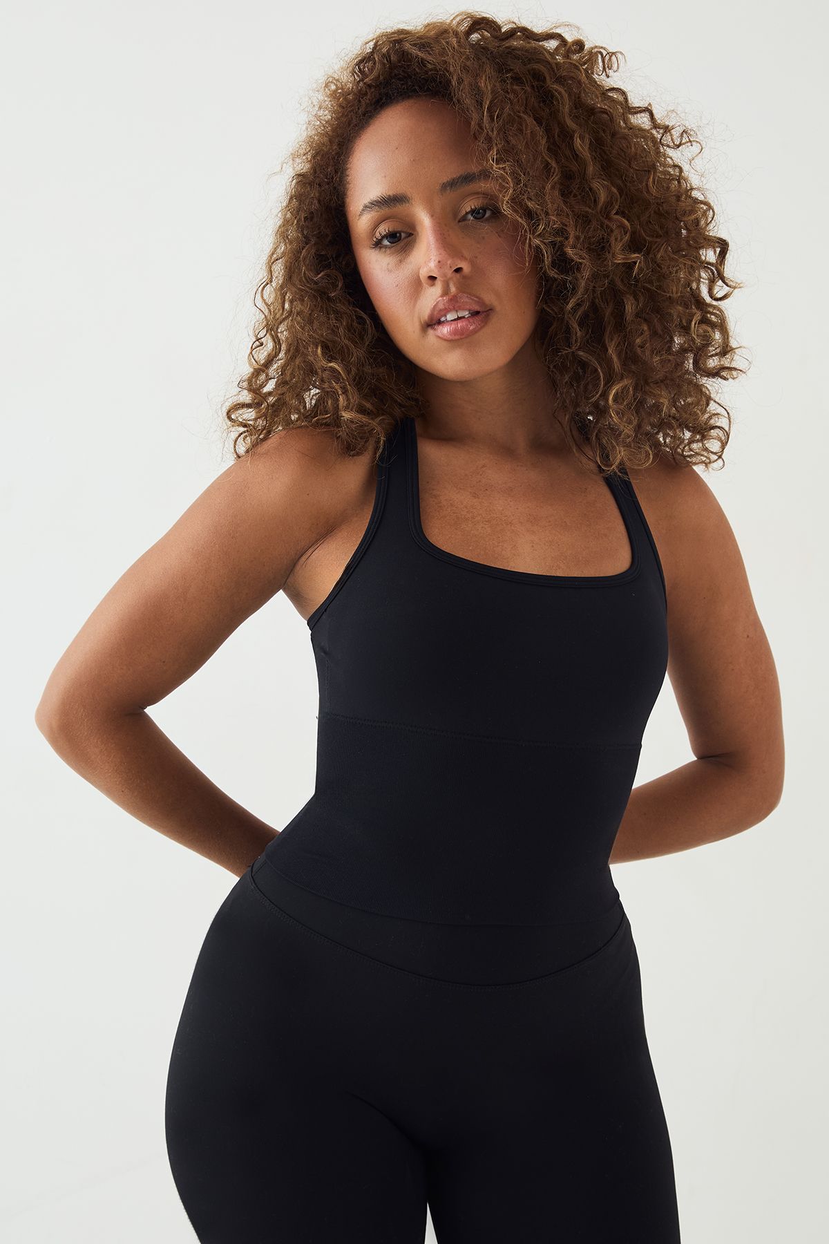 DSGN Studio DSGN Studio Sport Ultra Contour Seamless Longline Racer Sports Bra Black image 3