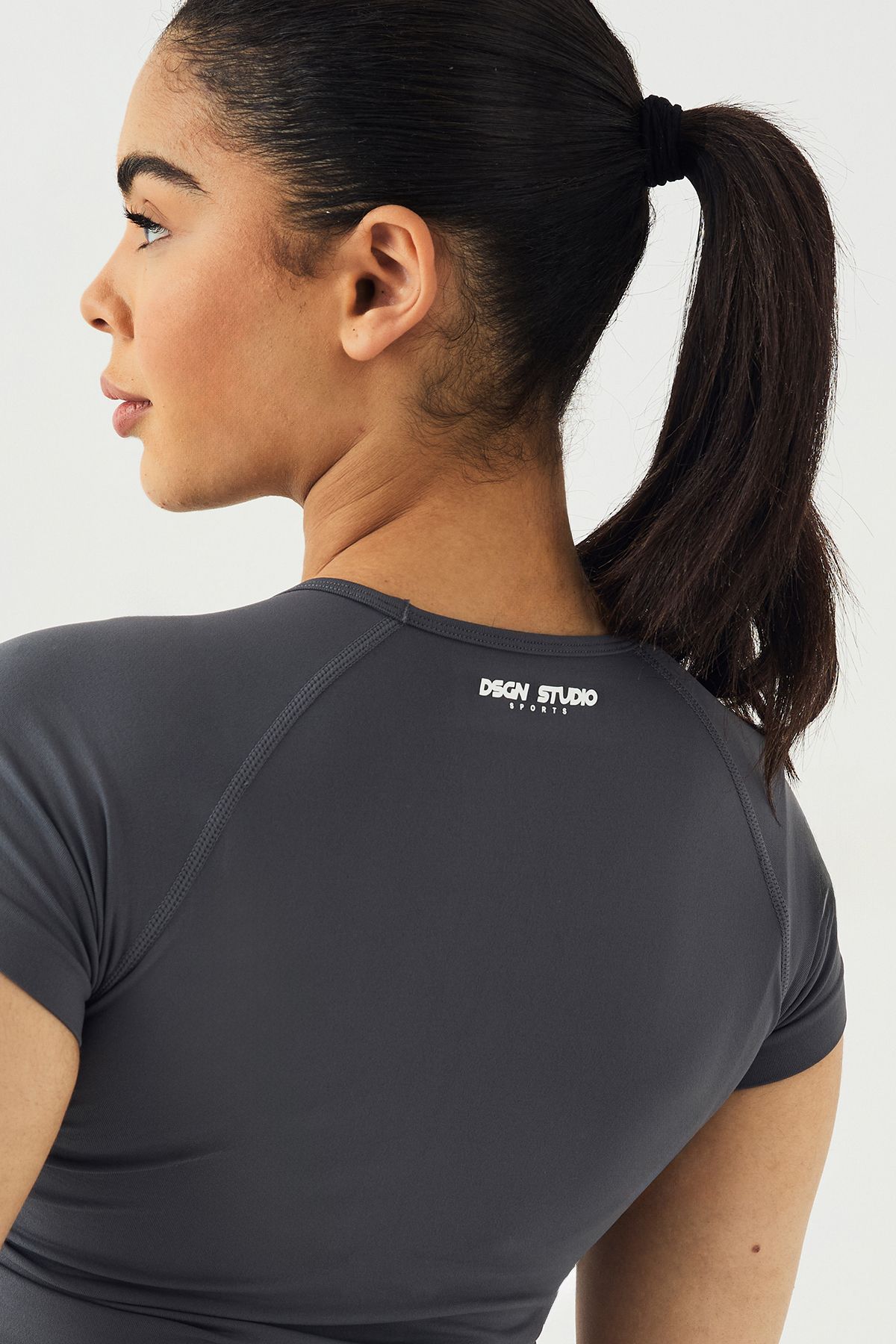 DSGN Studio DSGN Studio Sport Ultra Contour Seamless Ruched Short Sleeve Top Charcoal image 4