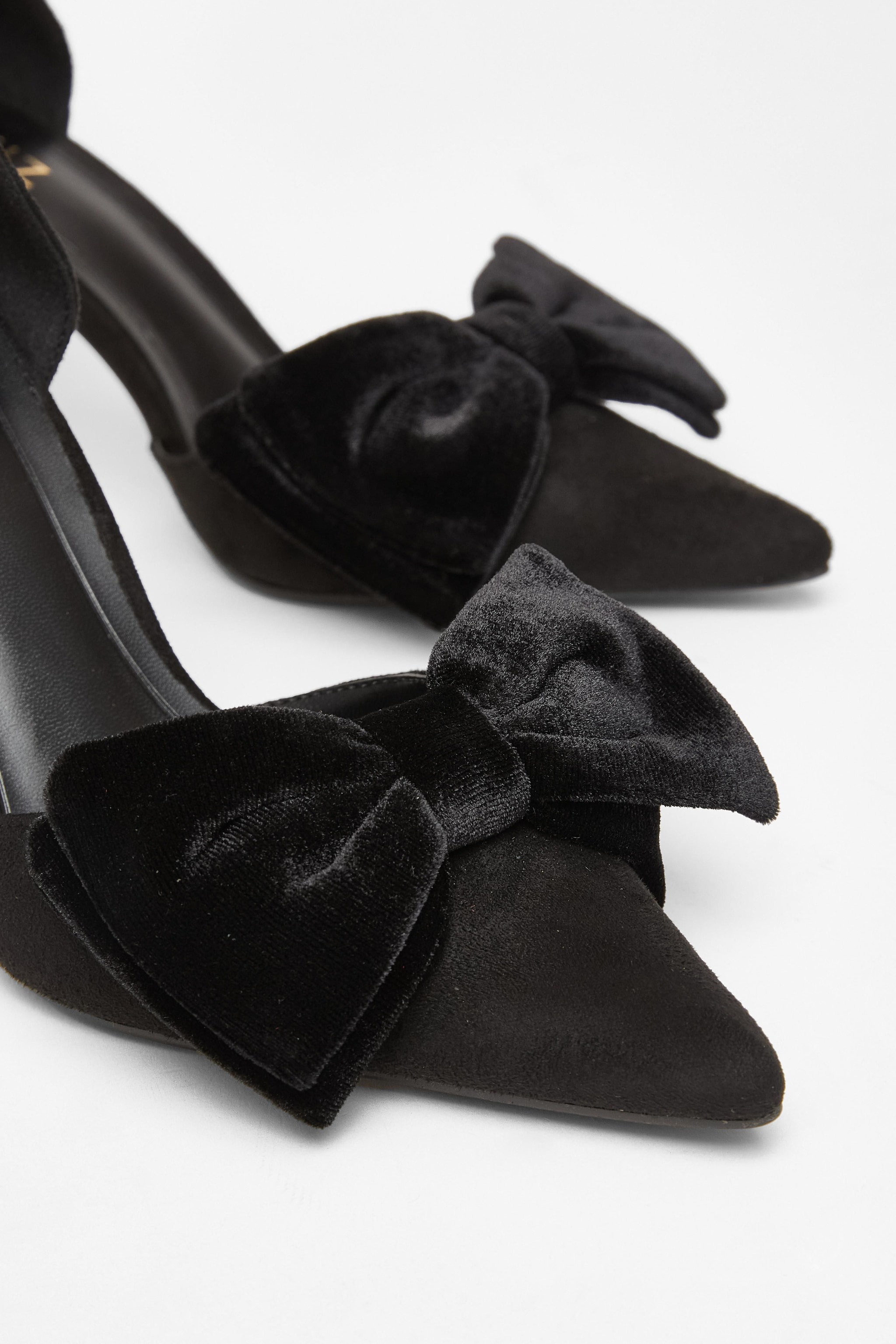 Quiz Black Velvet Bow Court Heels image 4