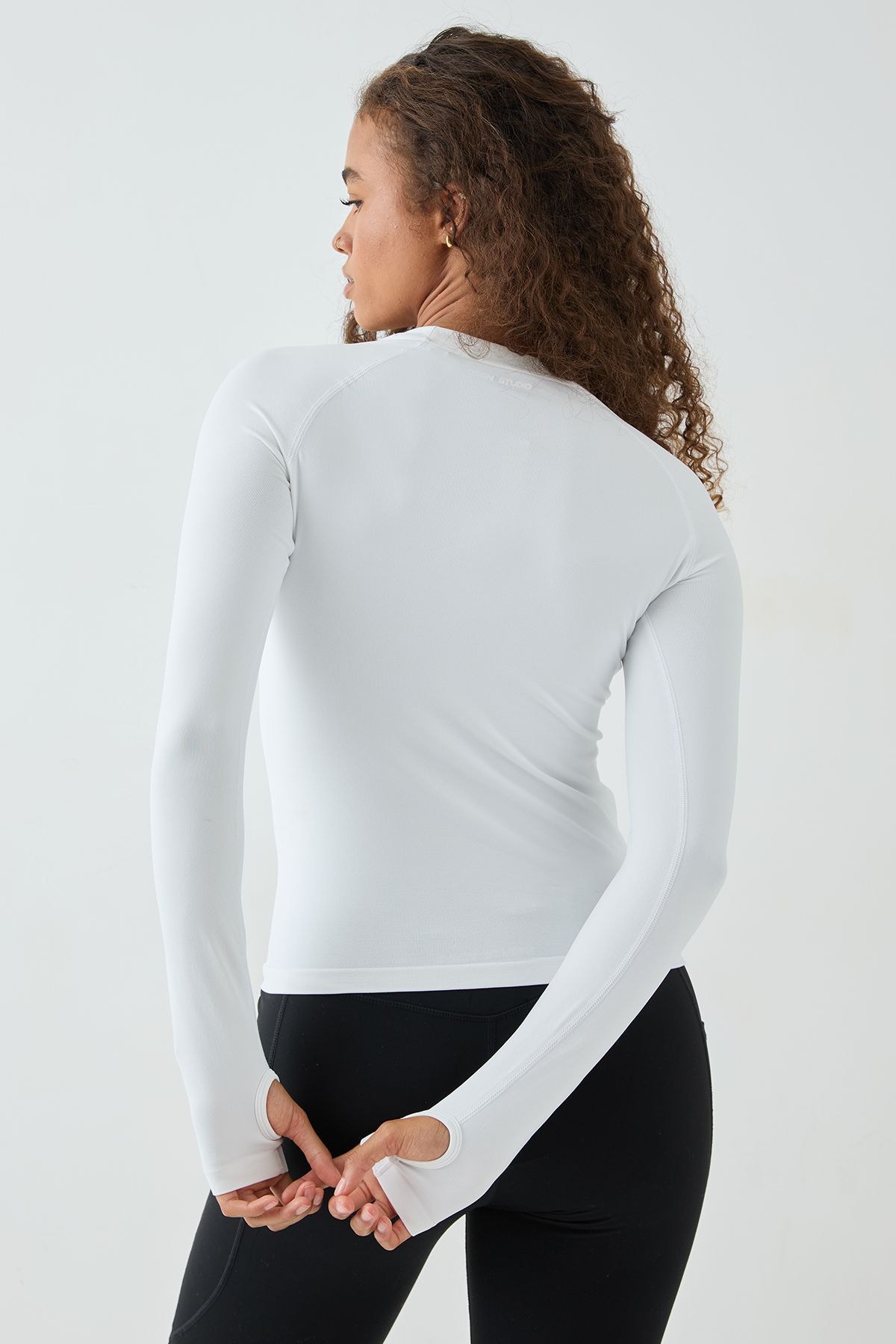 DSGN Studio DSGN Studio Sport Ultra Contour Seamless Fitted Long Sleeve Top White image 2
