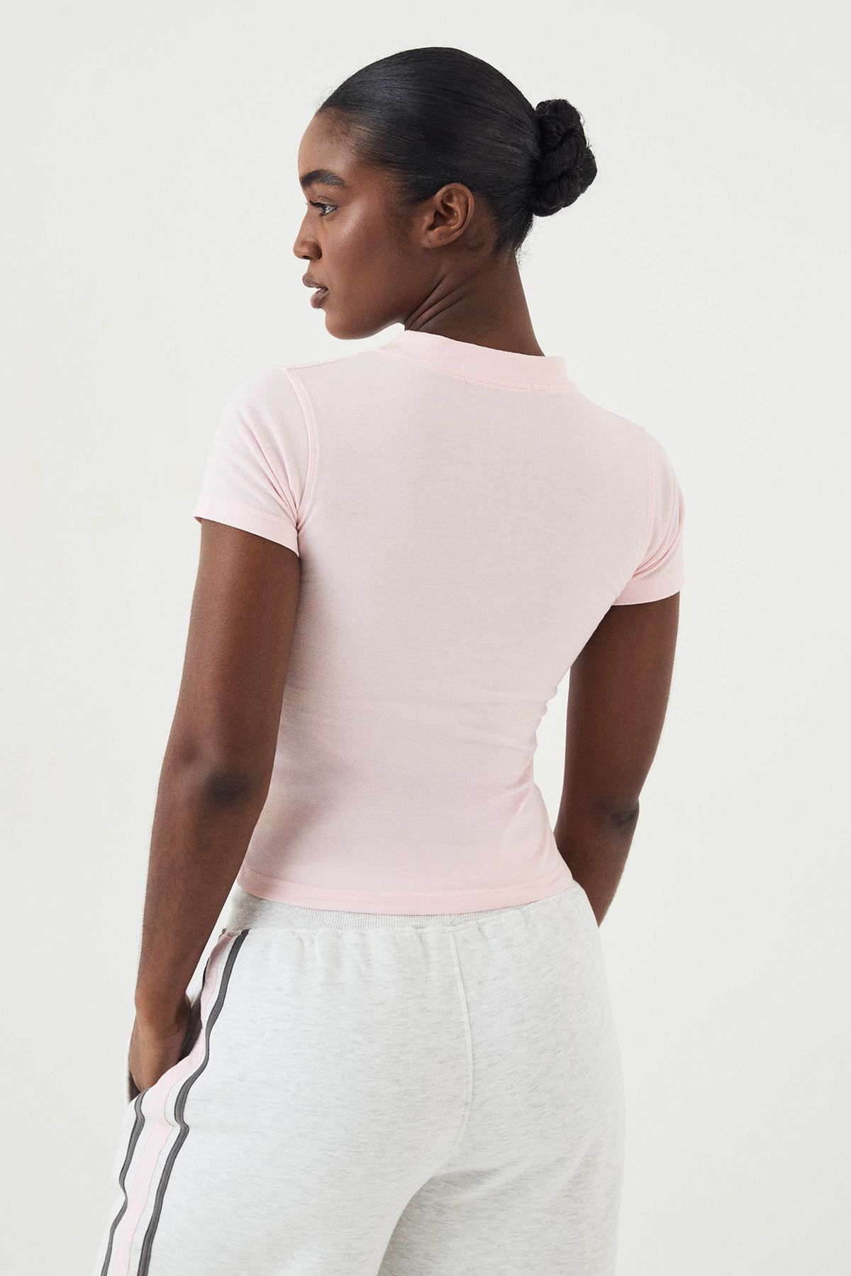 DSGN Studio DSGN Studio Sport V Neck Fitted T-Shirt Marshmallow Pink image 2