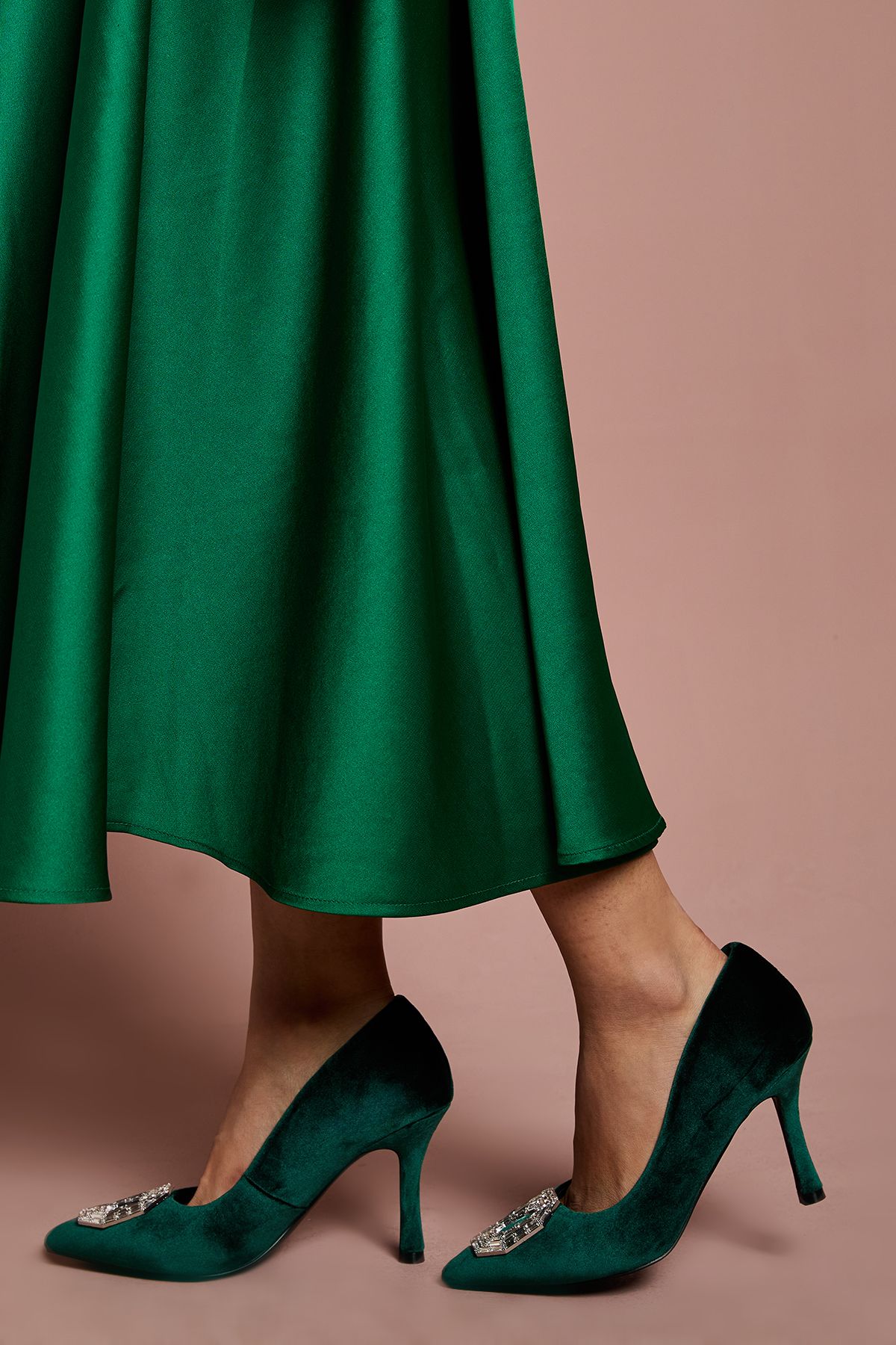 Coast Wide Fit Livvy Velvet Brooch Detail High Heel Stiletto Court Shoes Emerald image 3