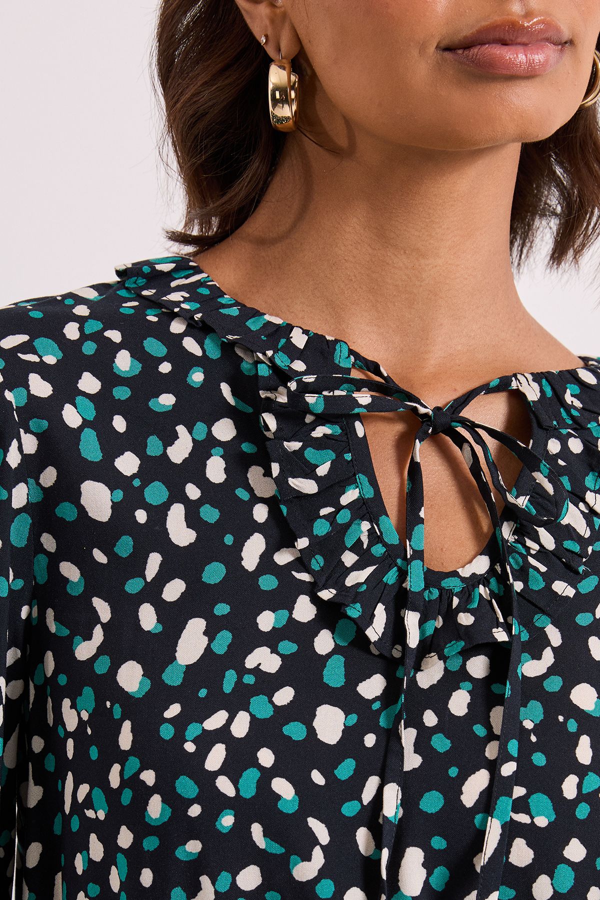 Dorothy Perkins Abstract Shirred Hem Tie Front Long Sleeve Top Black image 5