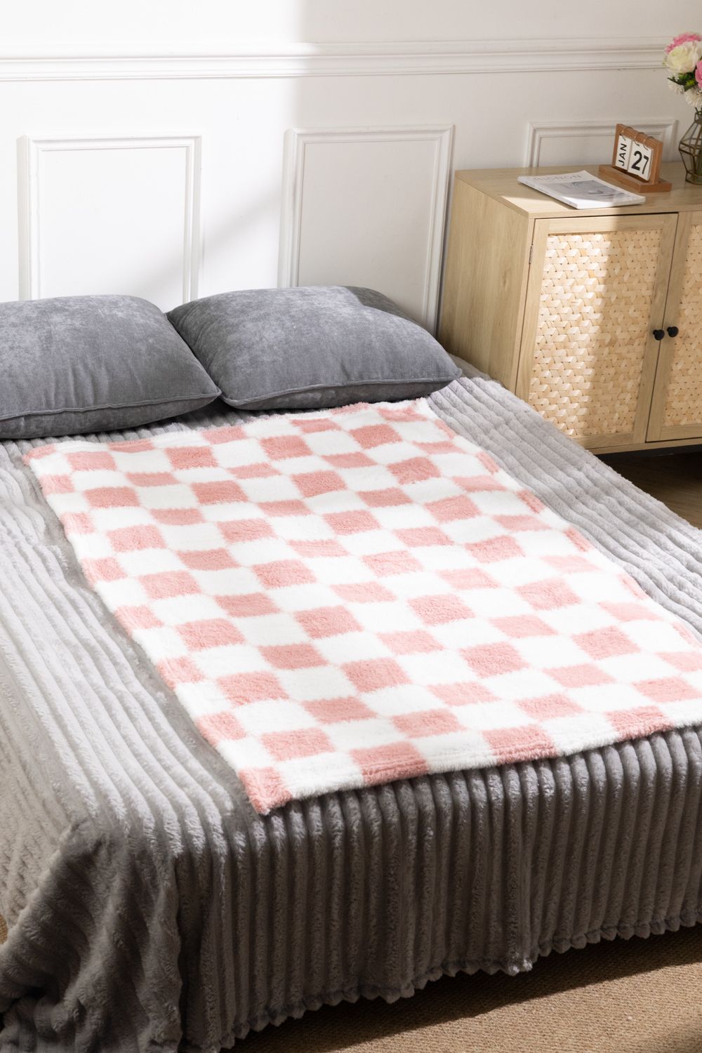 Living and Home 120 x 200cm Flannel Soft Lightweight Checkered Throw Blanket image 2