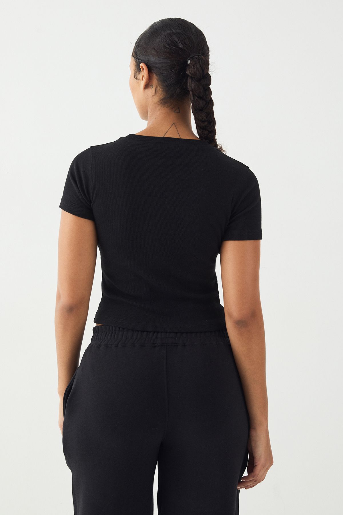 DSGN Studio DSGN Studio Collegiate Embroidered Rib Baby T-shirt Black image 2