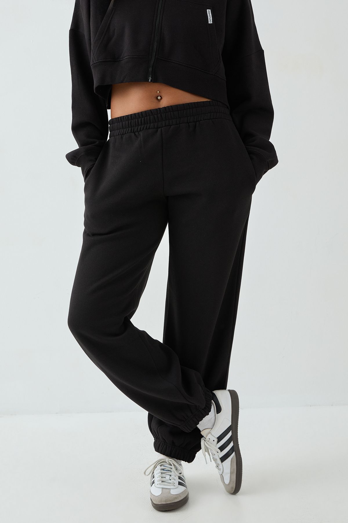 DSGN Studio DSGN Studio Oversized Cuffed Jogger Black image 3