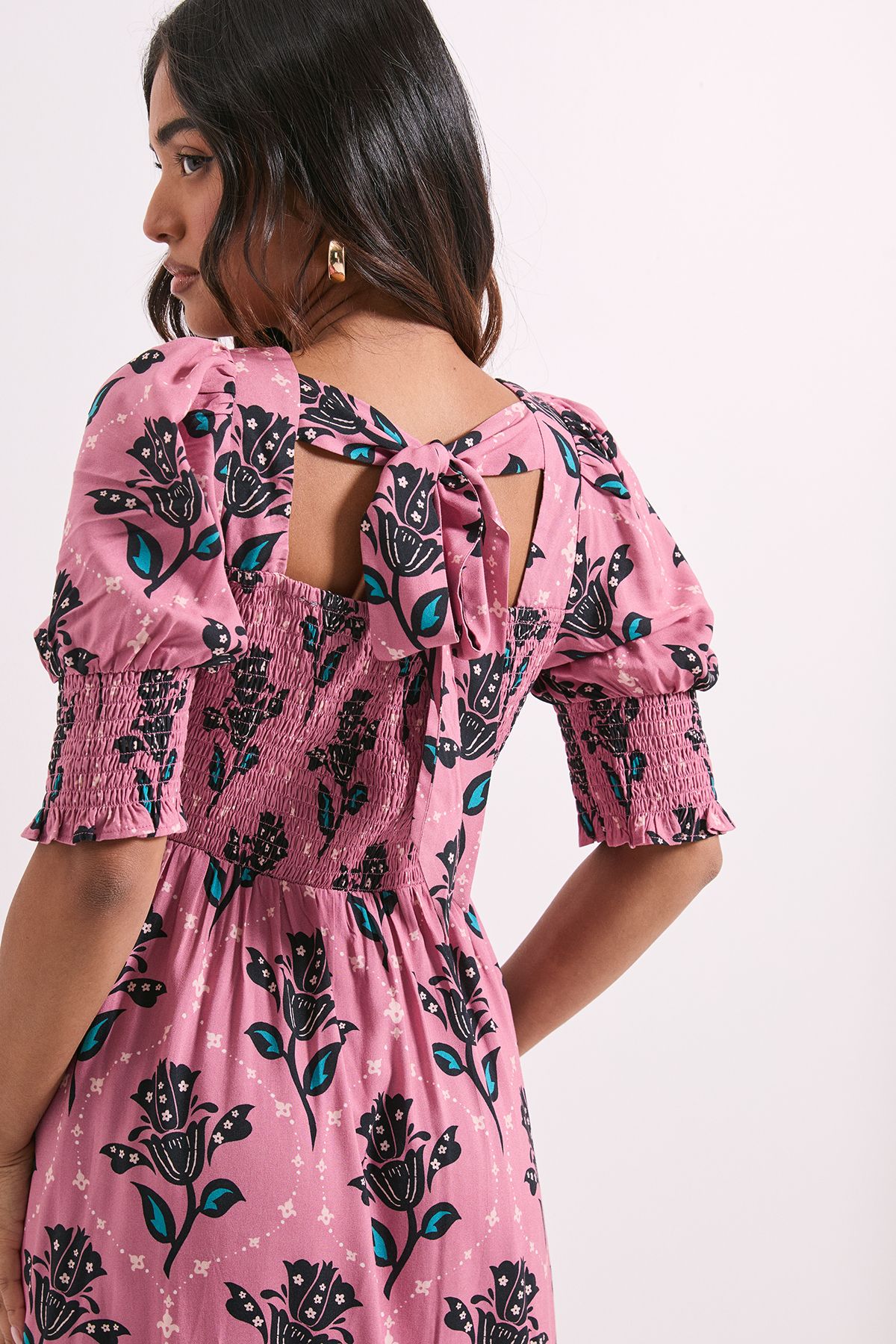 Dorothy Perkins Petite Pink Floral Shirred Bodice Puff Sleeve Square Neck Midi Dress Pink image 4