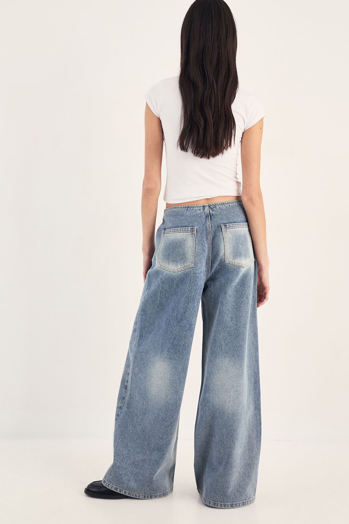 NastyGal Baggy Low Waist Jeans Vintage Wash image 4