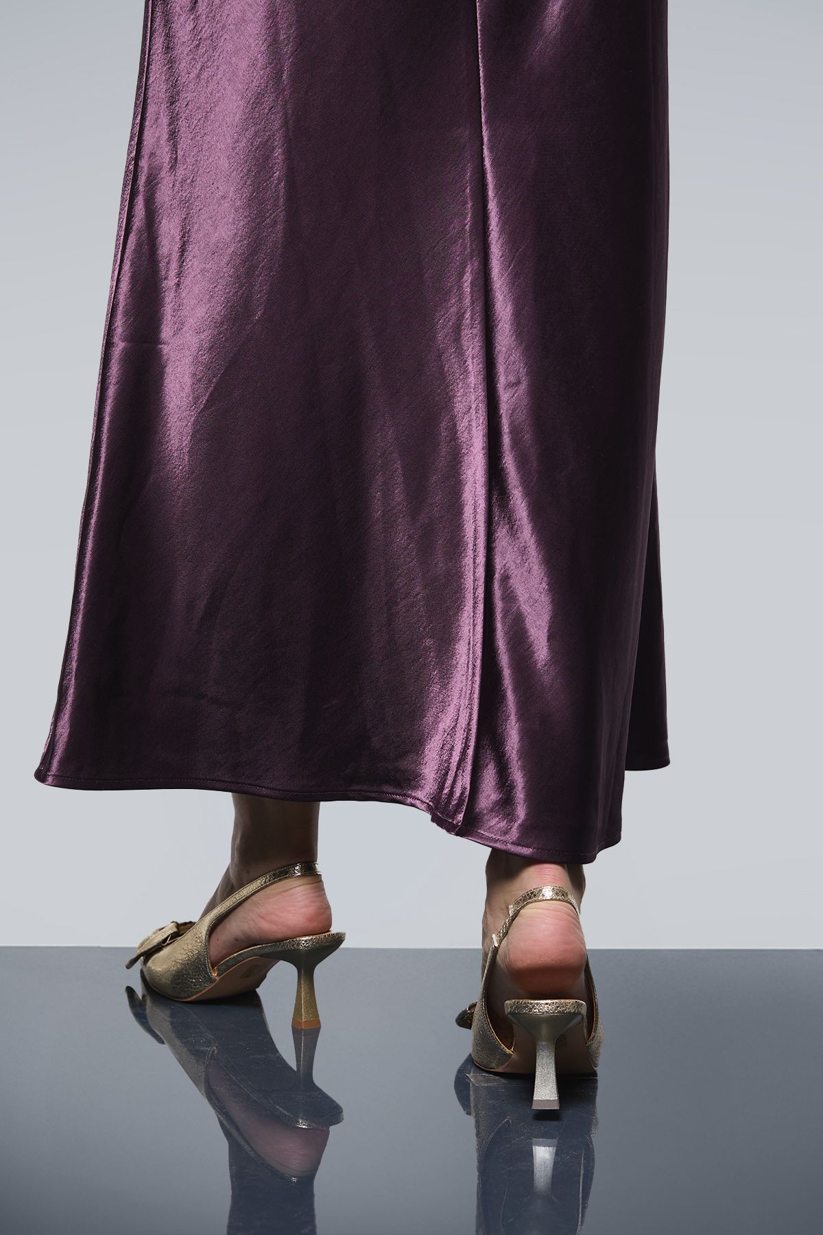 Oasis Dora Faux Metallic Leather Bow Slingback Medium Stiletto Heeled Court Shoes Gold image 4