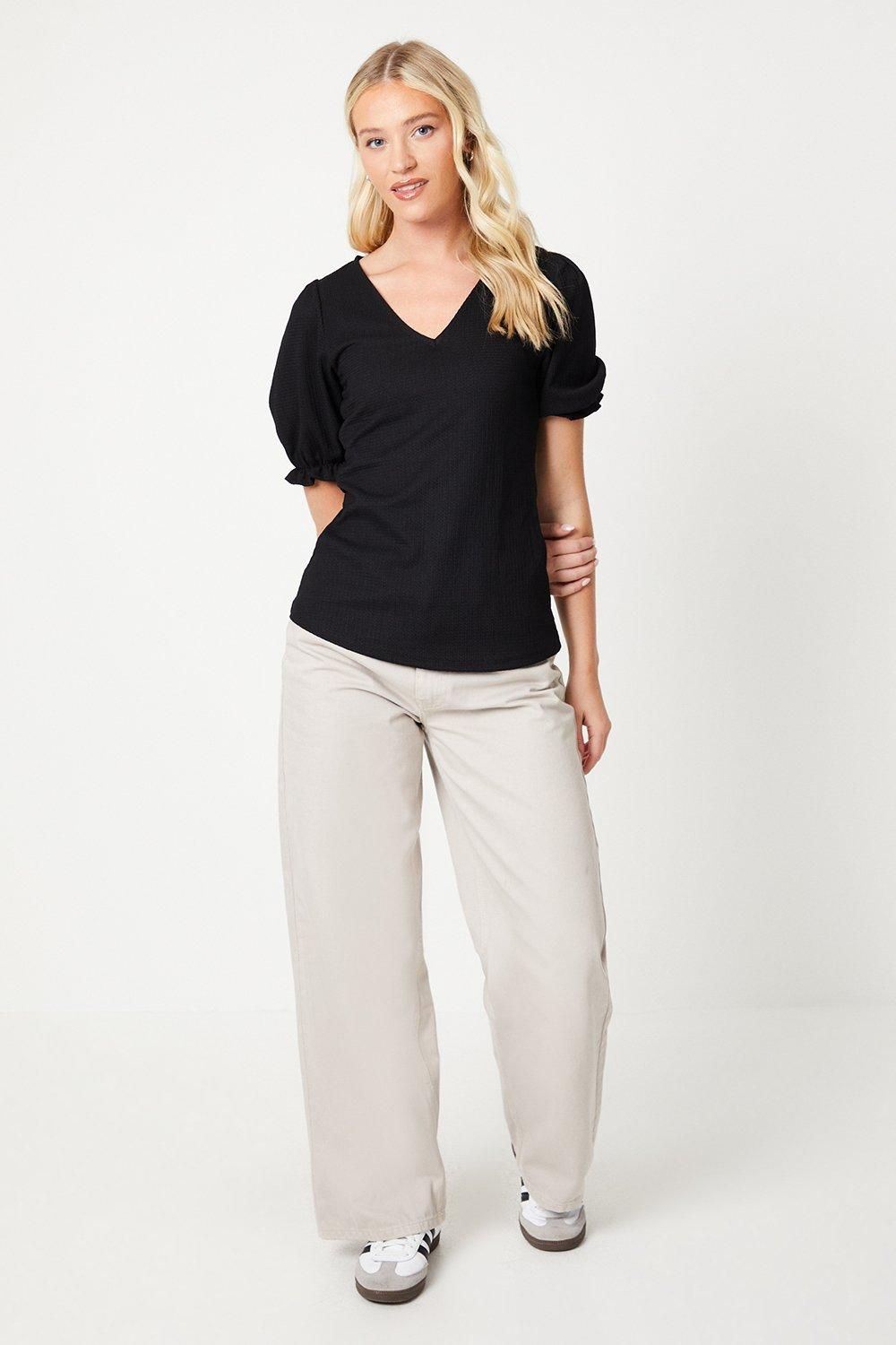 Dorothy Perkins V Neck Shirred Cuff Short Sleeve Top Black image 2