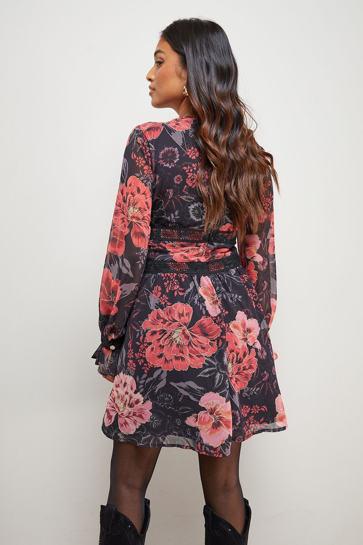 Oasis Petite Printed Lace Trim Gathered V Neck Mini Dress Floral image 3