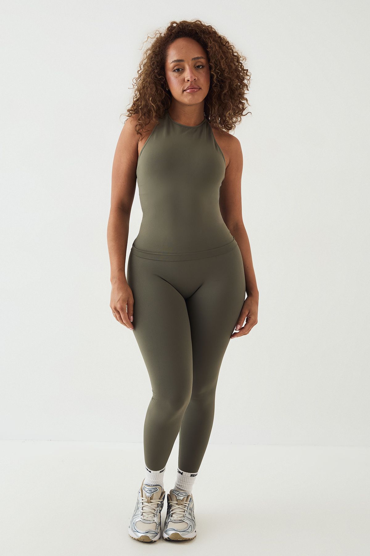 DSGN Studio DSGN Studio Sport Ultra Contour Seamless High Neck Padded Active Top Fern image 5