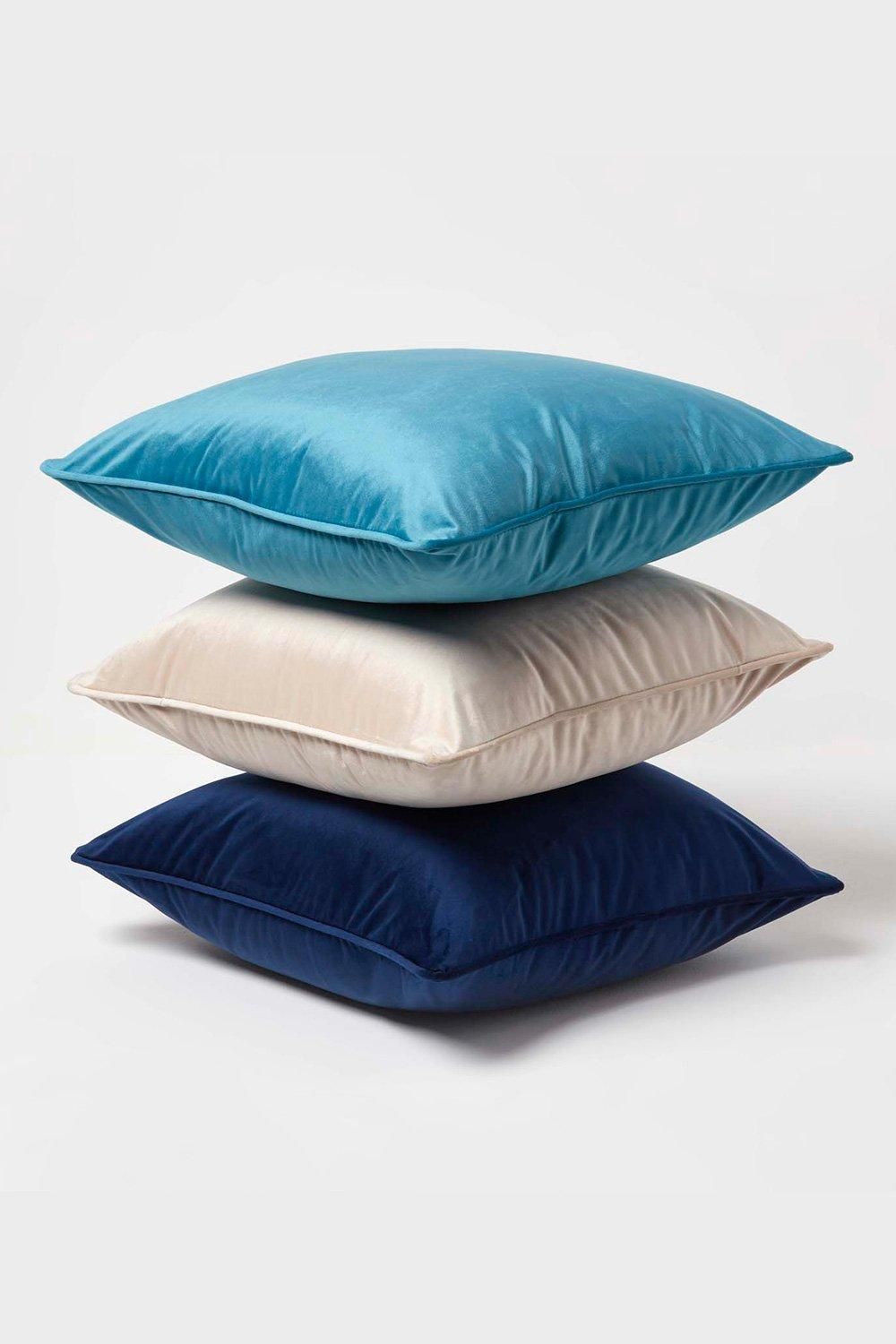 Homescapes Filled Velvet Cushion with Piped Edge 46 x 46 cm image 6