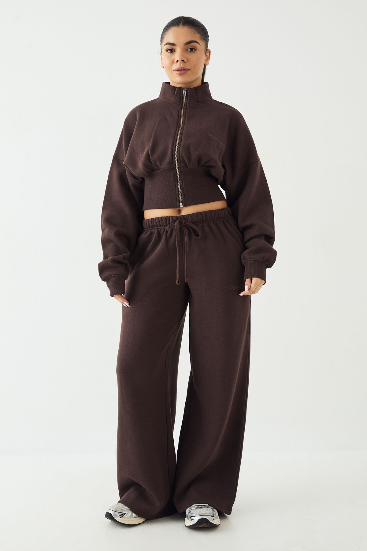 DSGN Studio DSGN Studio Sport Training Club Cinched Waist Collar Sweatshirt Coffee Bean image 5