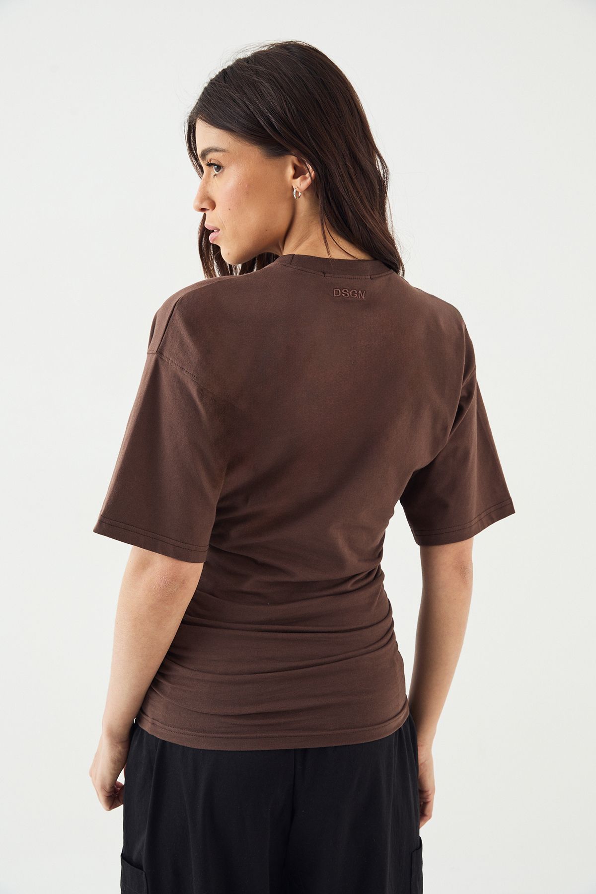DSGN Studio DSGN Studio Ruched Side Cinched Short Sleeve Top Dark Chocolate image 2