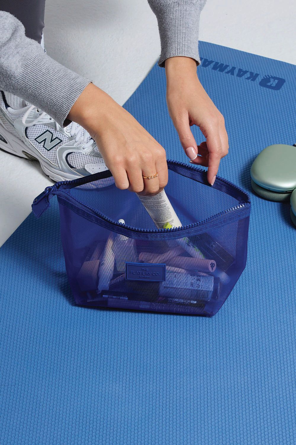 The Flat Lay Co Mesh Essential Makeup Pouch - Cobalt Blue Multi image 6