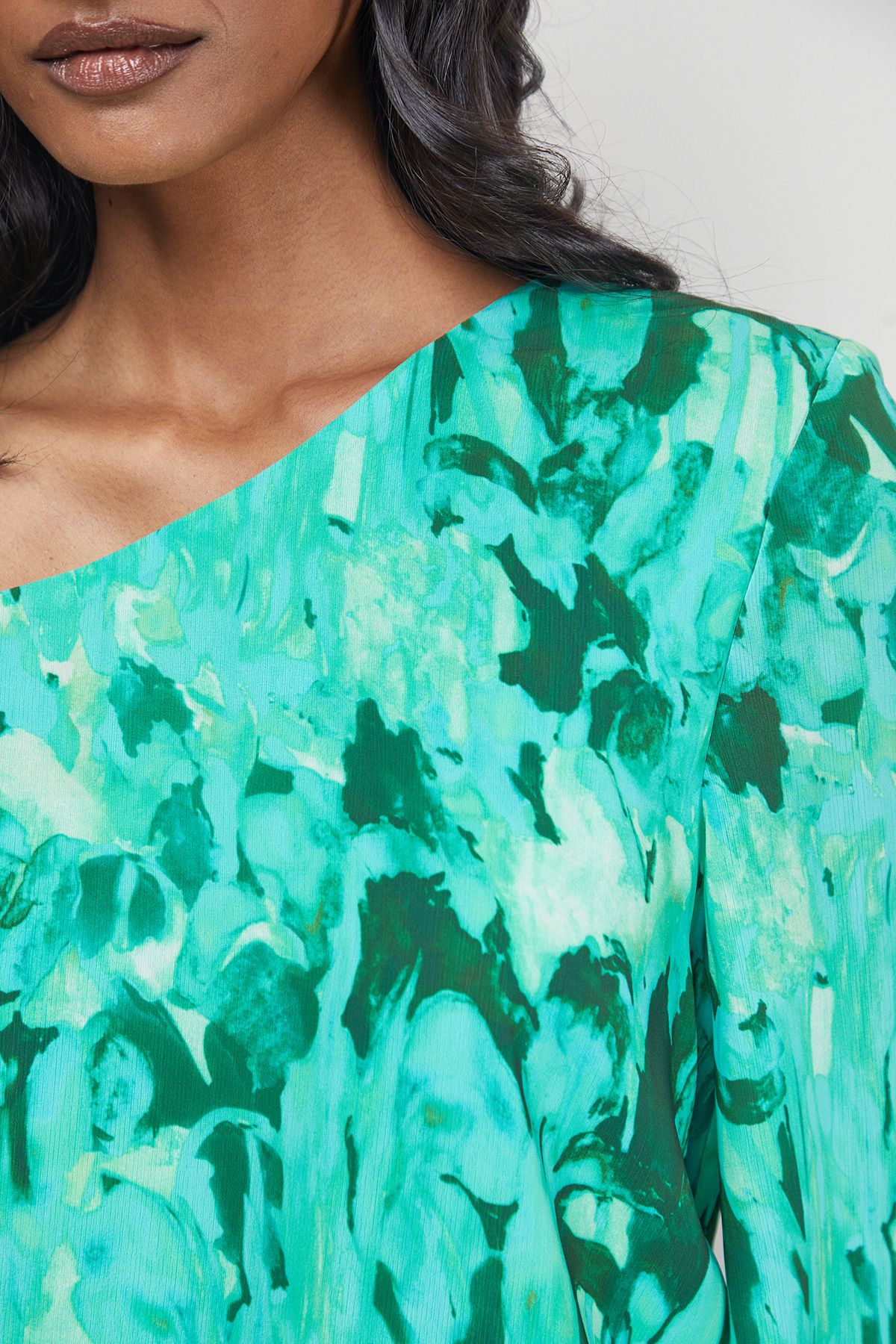 Warehouse Crinkle Chiffon One Shoulder Drop Waist Green image 5