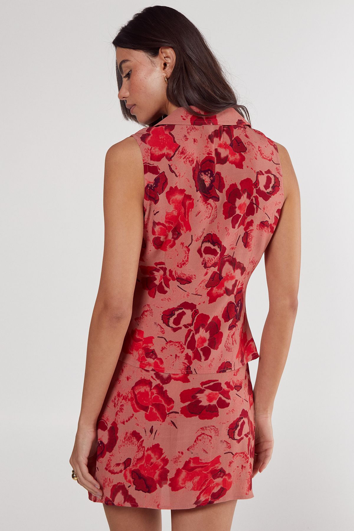 NastyGal Floral Tie Front Collared Vest Pink image 4