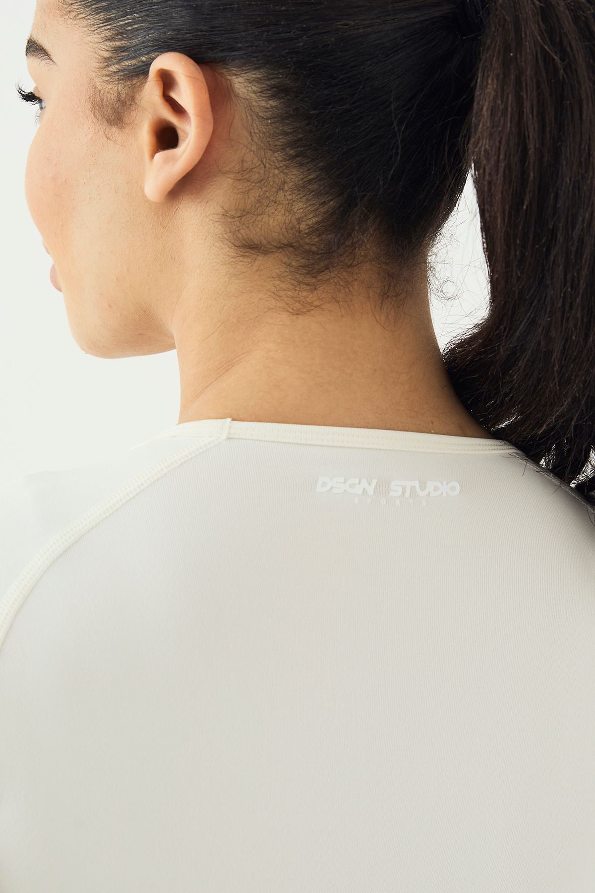 DSGN Studio DSGN Studio Sport Ultra Contour Seamless Ruched Long Sleeve Top Ecru image 4