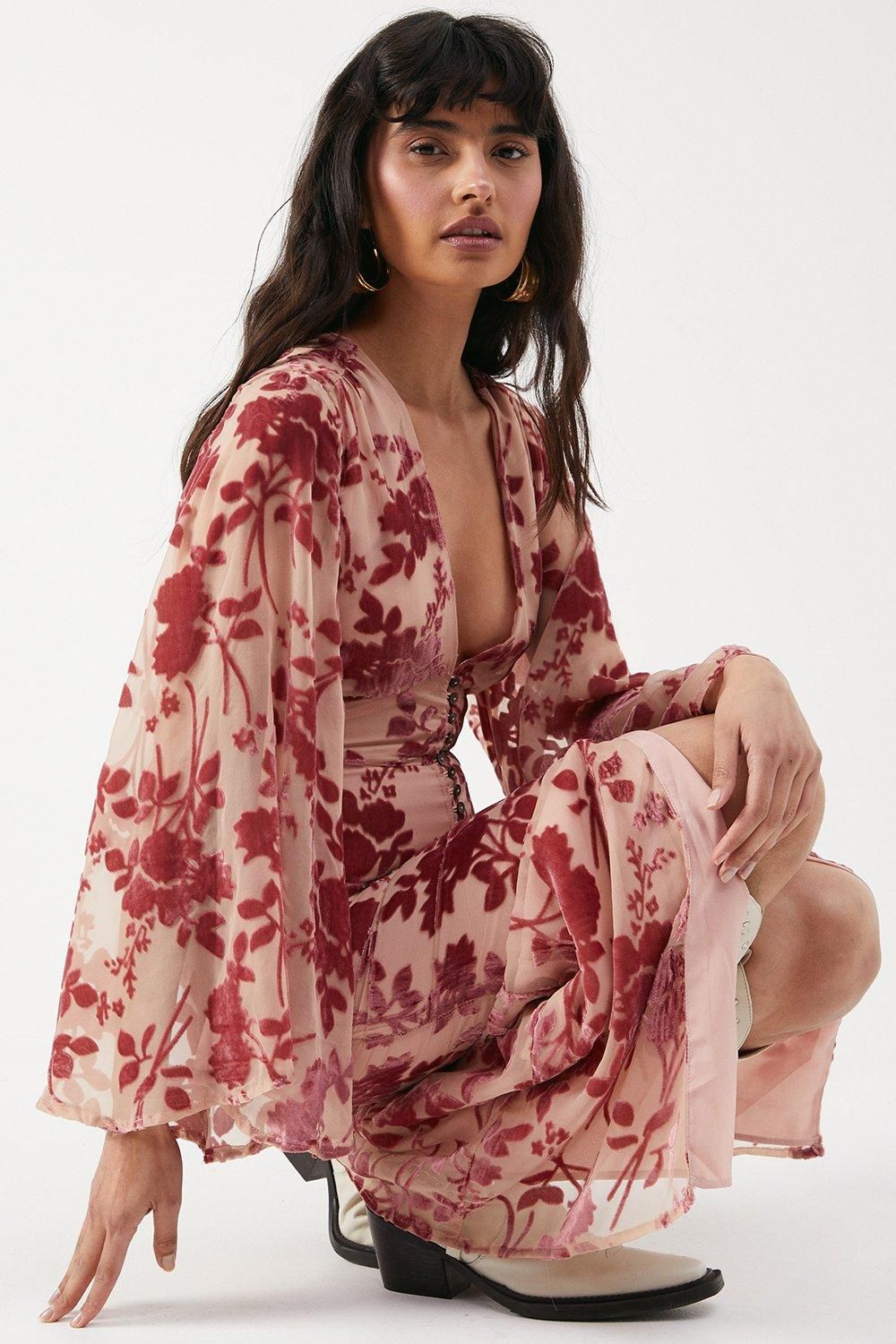 Warehouse Velvet Plunge Neck Flared Sleeve Button Through Midi Dress Red image 4